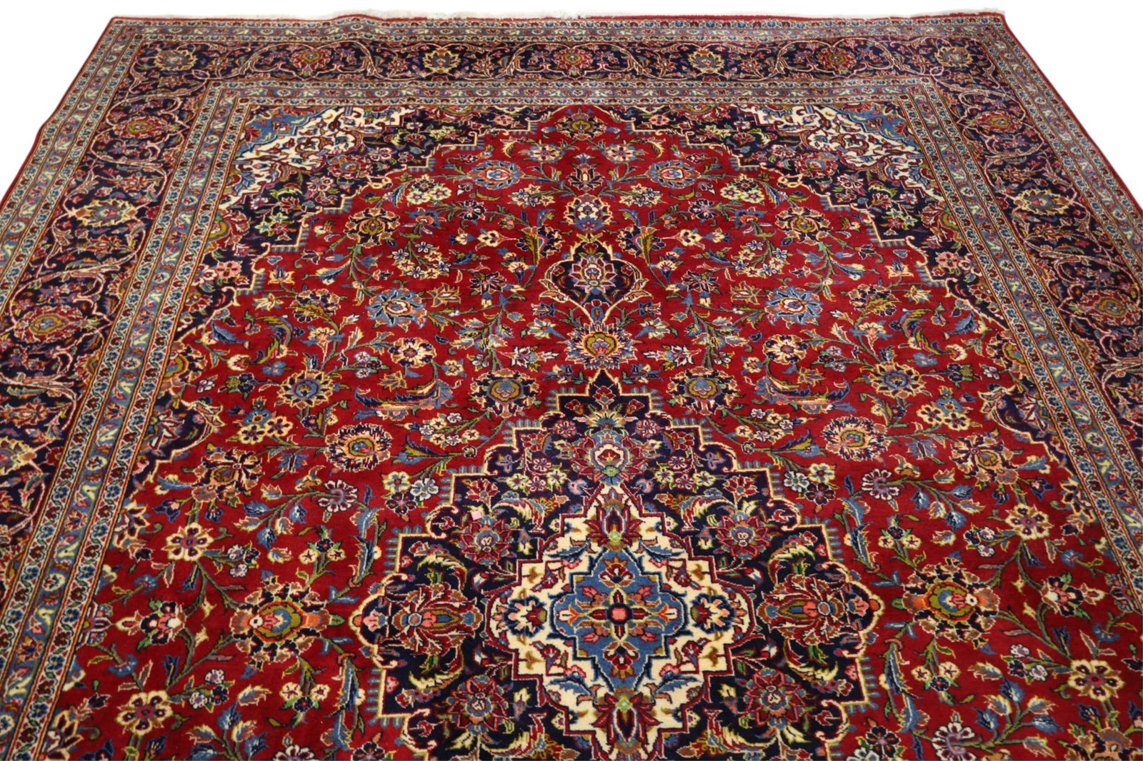 APPROX 10' x 13' 5" HANDMADE WOOL RUG - 2