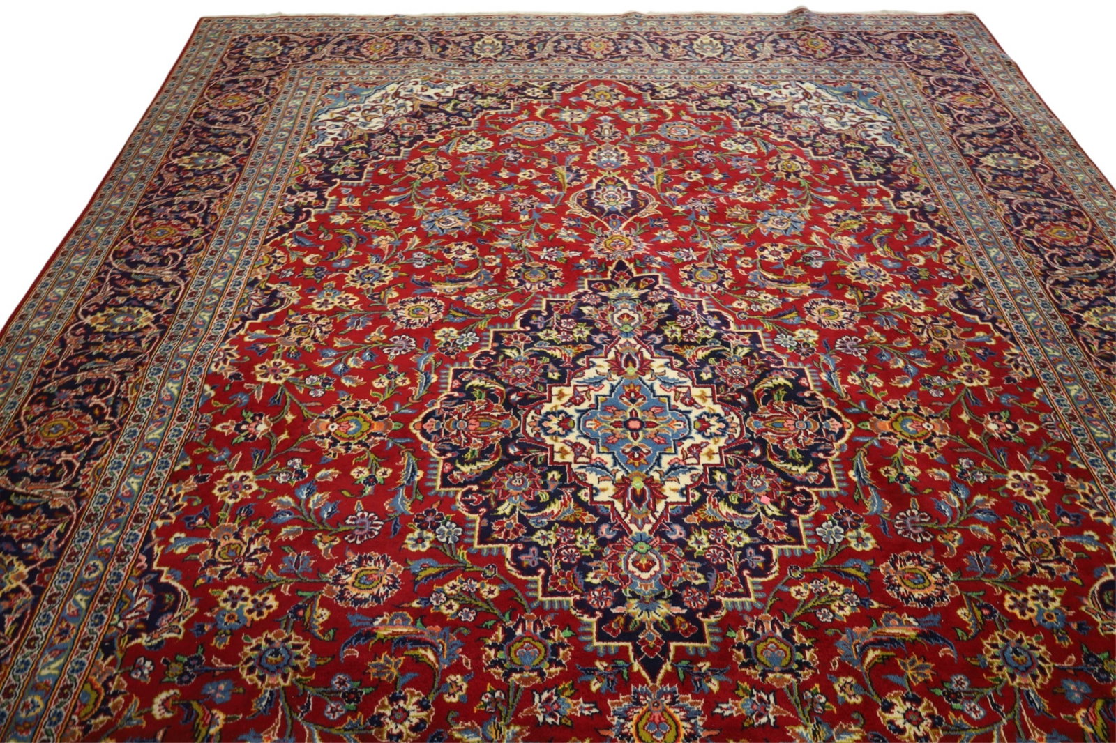 APPROX 10' x 13' 5" HANDMADE WOOL RUG - 3