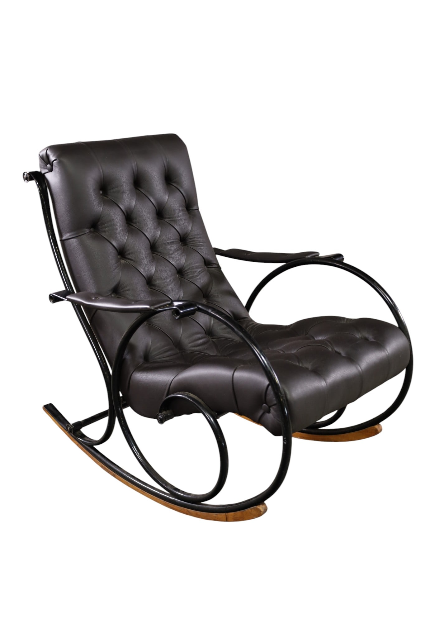 RUSSELL WOODARD ROCKING CHAIR: MID CENTURY MODERN RUSSELL WOODARD ROCKING CHAIR, MISSING CAPS ON ARMS. 27" W x 36" D x 37" H. THIS ITEM EXCEEDS SIZE LIMITATIONS FOR IN HOUSE SHIPPING, MUST BE PICKED UP IN HOUSE OR SHIPPED VIA 3rd
