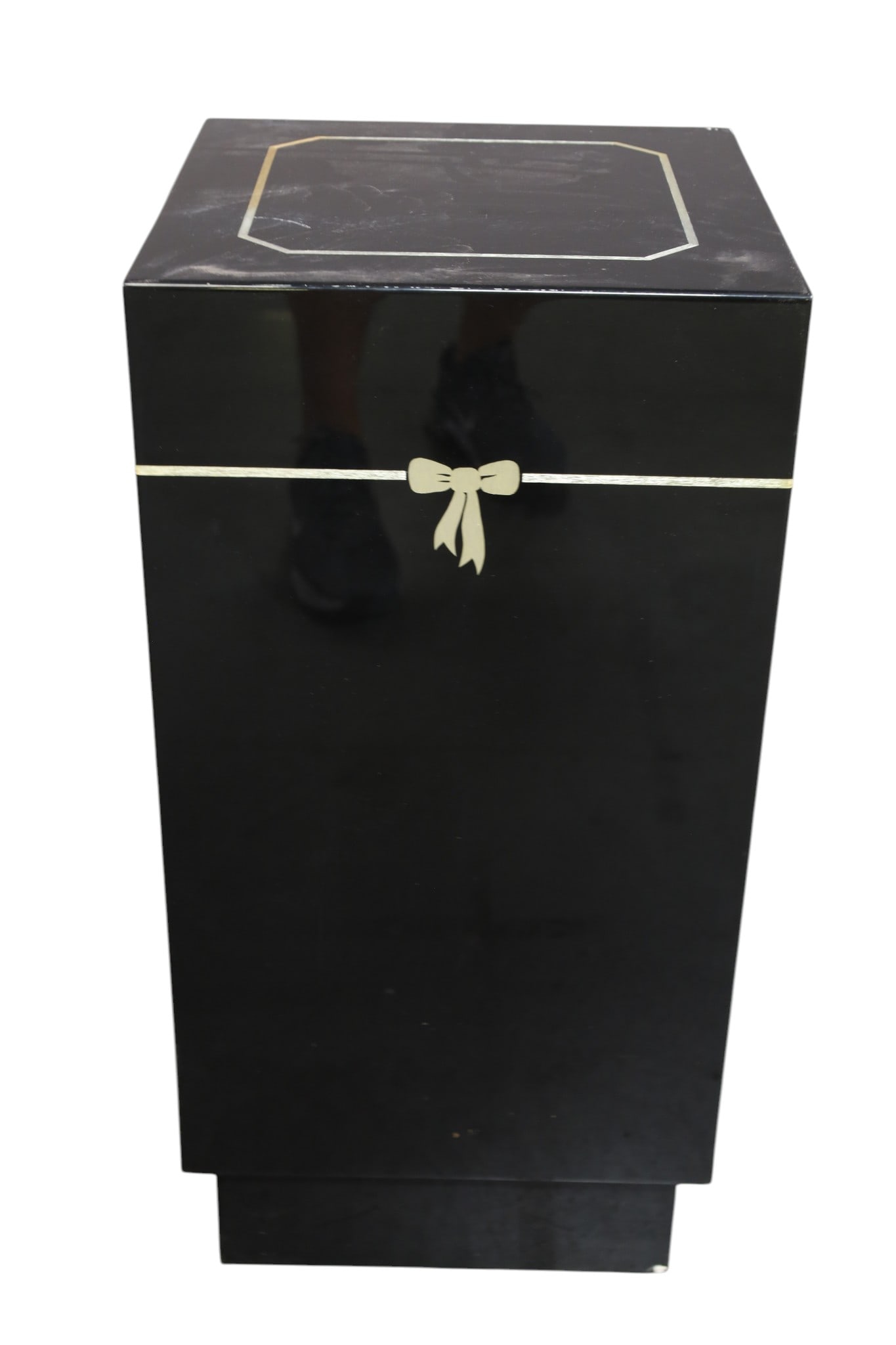 3 PEDESTALS - 2