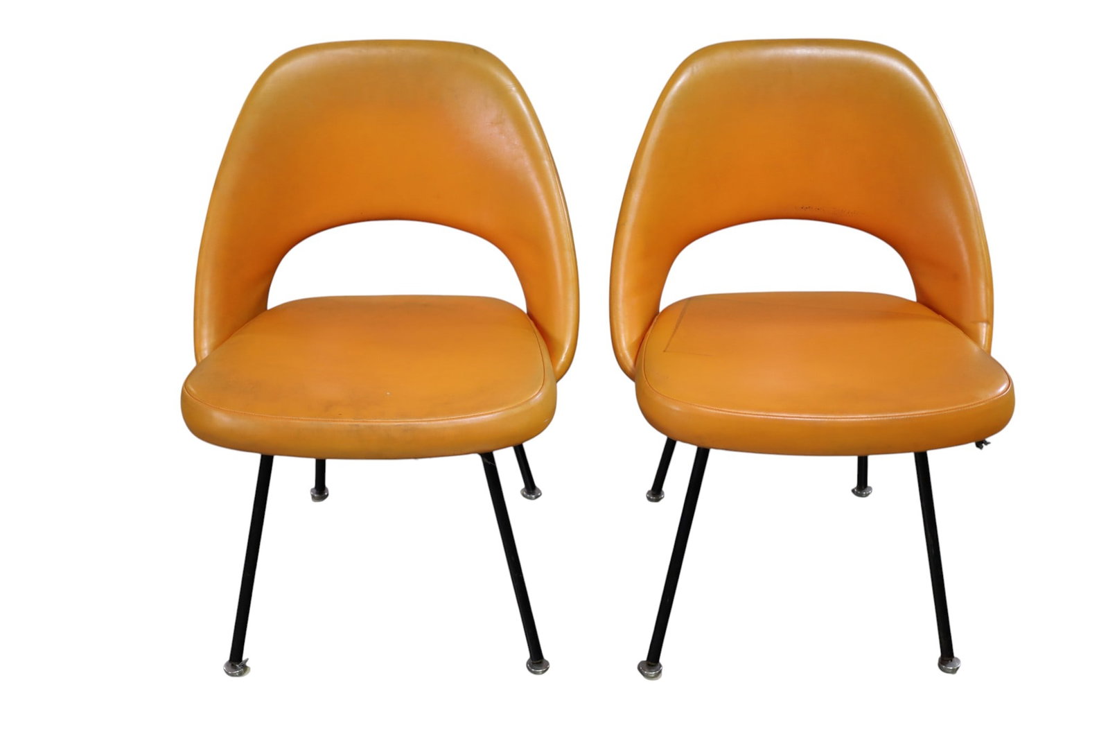 PAIR OF KNOLL SIDE CHAIRS: PAIR OF MID CENTURY MODERN SIDE CHAIRS, KNOLL MODEL 72 EXECUTIVE SIDE CHAIRS . UPHOLSTERY NEEDS CLEANED. 22" W x 17" D x 31" H. THIS ITEM EXCEEDS SIZE LIMITATIONS FOR IN HOUSE SHIPPING, MUST BE