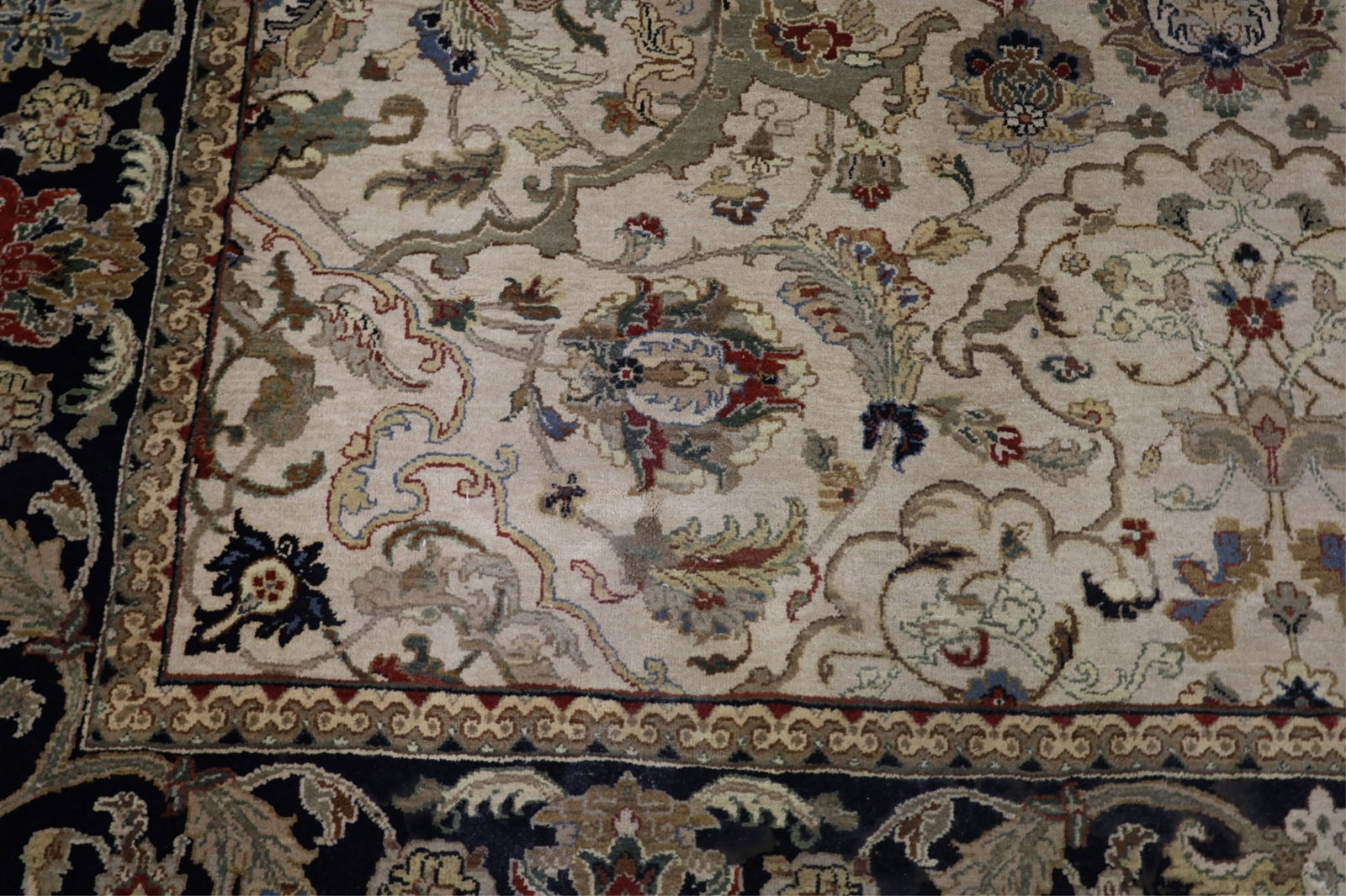 APPROX 9' x 12' HANDMADE WOOL RUG - 3