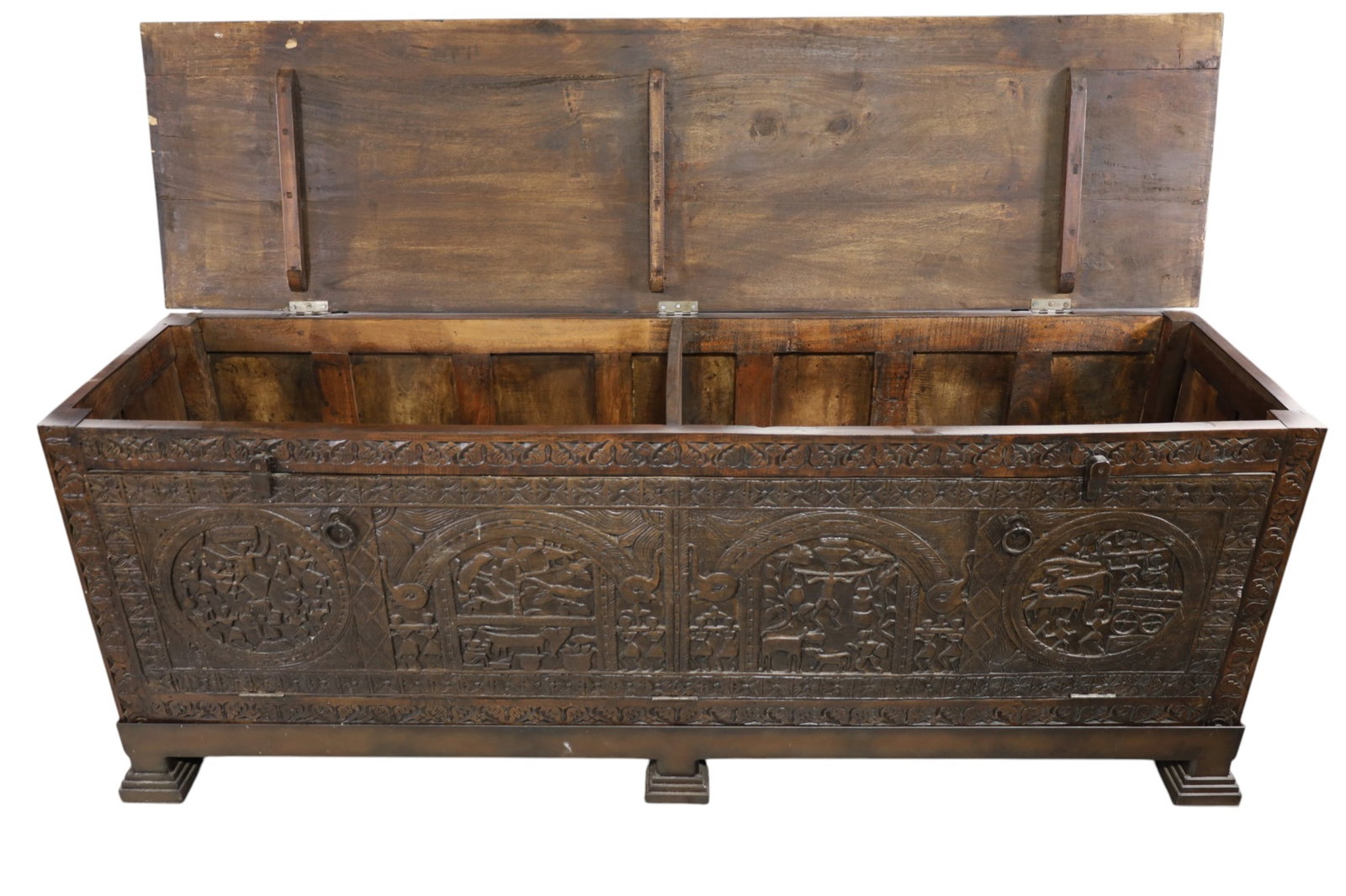 LARGE ASIAN TRUNK - 4