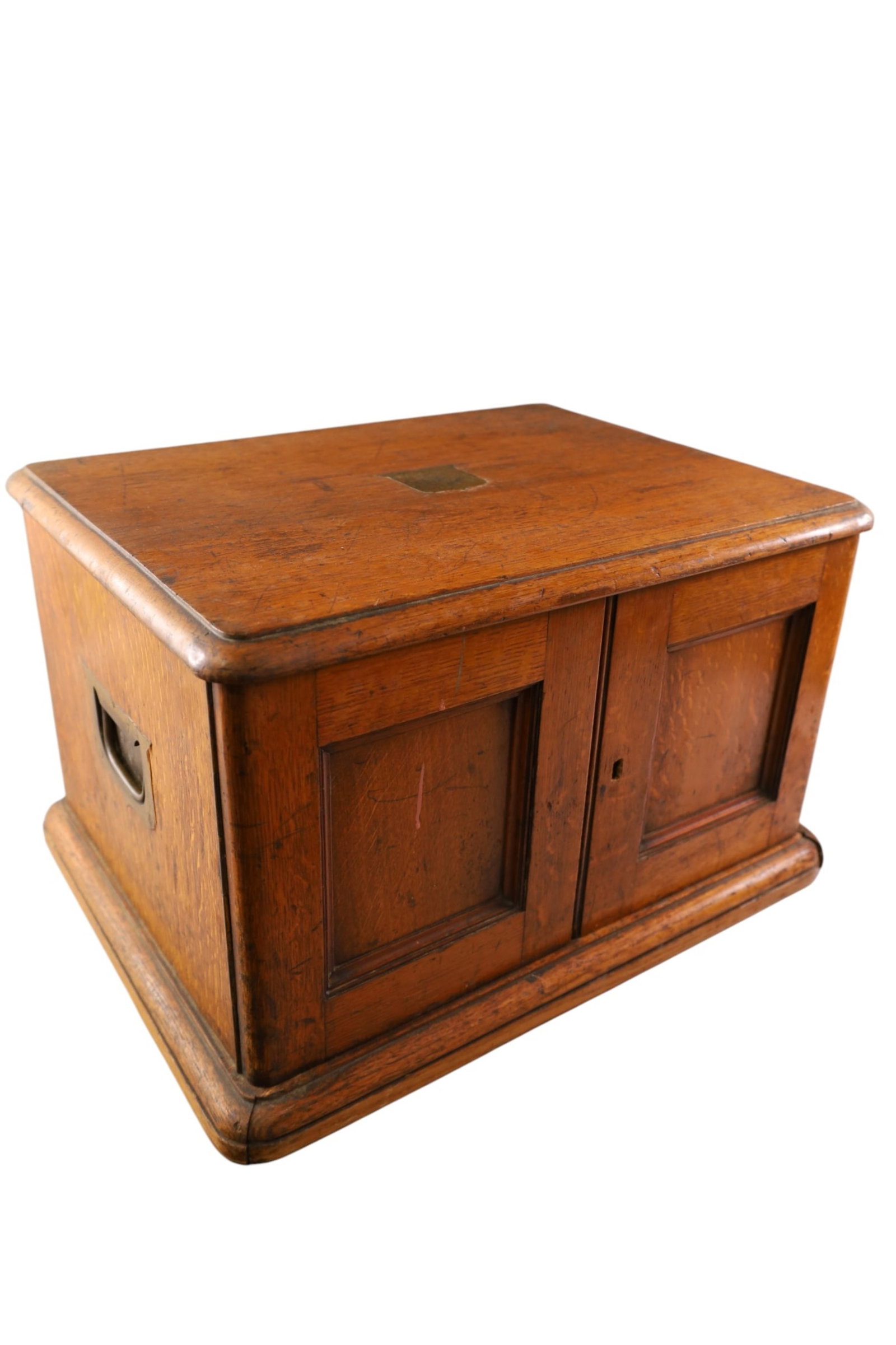 VICTORIAN ENGLISH CUTLERY CHEST: ENGLISH OAK, TWO DOOR AND FITTED WITH FOUR DRAWERS, MARKED GOLDSMITHS AND JEWELERS LONDON. MINOR WEAR TO FINISH. 22" W x 16" D x 13" H. THIS ITEM EXCEEDS SIZE LIMITATIONS FOR IN HOUSE SHIPPING, MUST