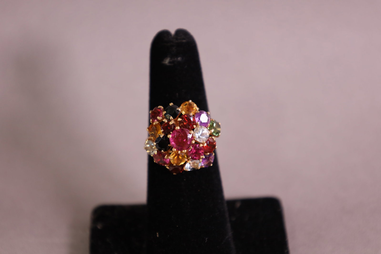 14K GOLD COCKTAIL RING: 14K YELLOW GOLD MULTI STONE LADY'S COCKTAIL RING, SIZE 6. APPROX 4 GRAMS.