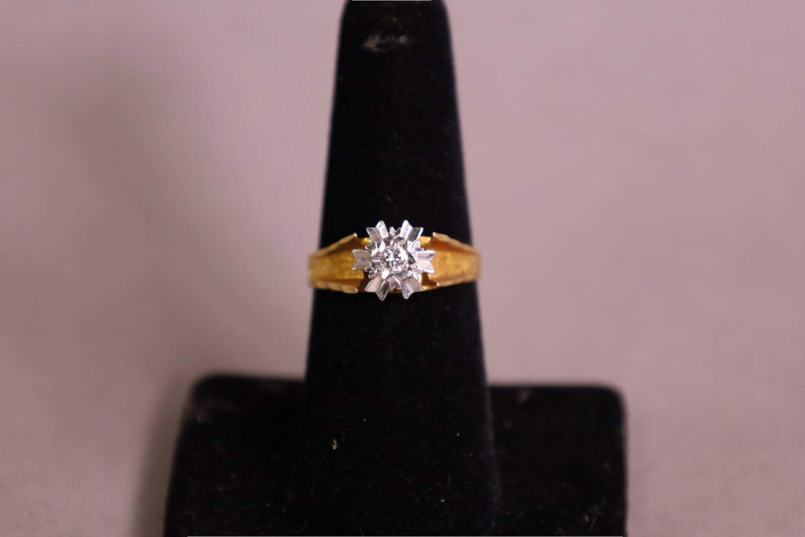 18K GOLD & DIAMOND RING (1 of 3)