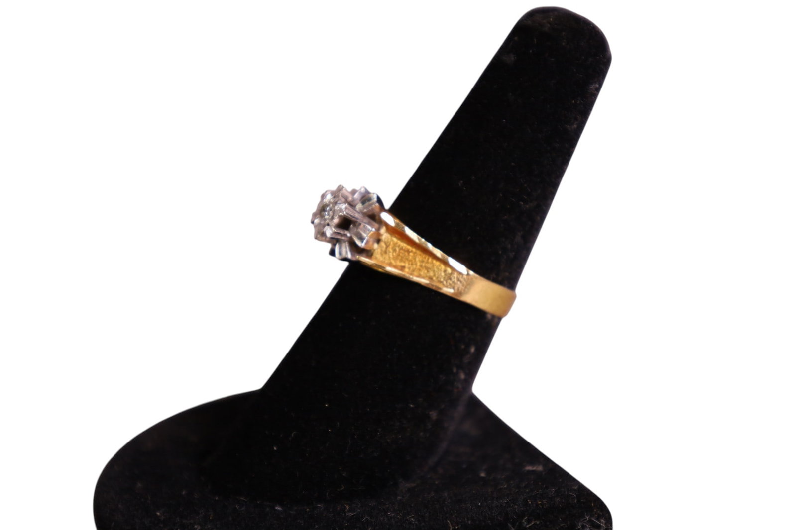 18K GOLD & DIAMOND RING - 3
