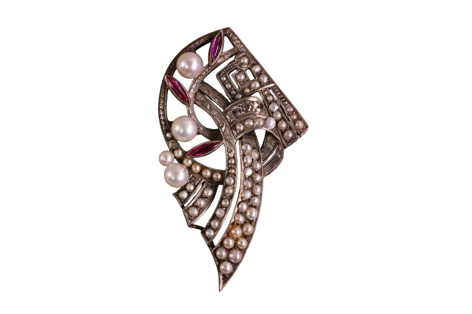 VICTORIAN BROACH: 800 SILVER VICTORIAN BROACH WITH PEARL DECORATION.