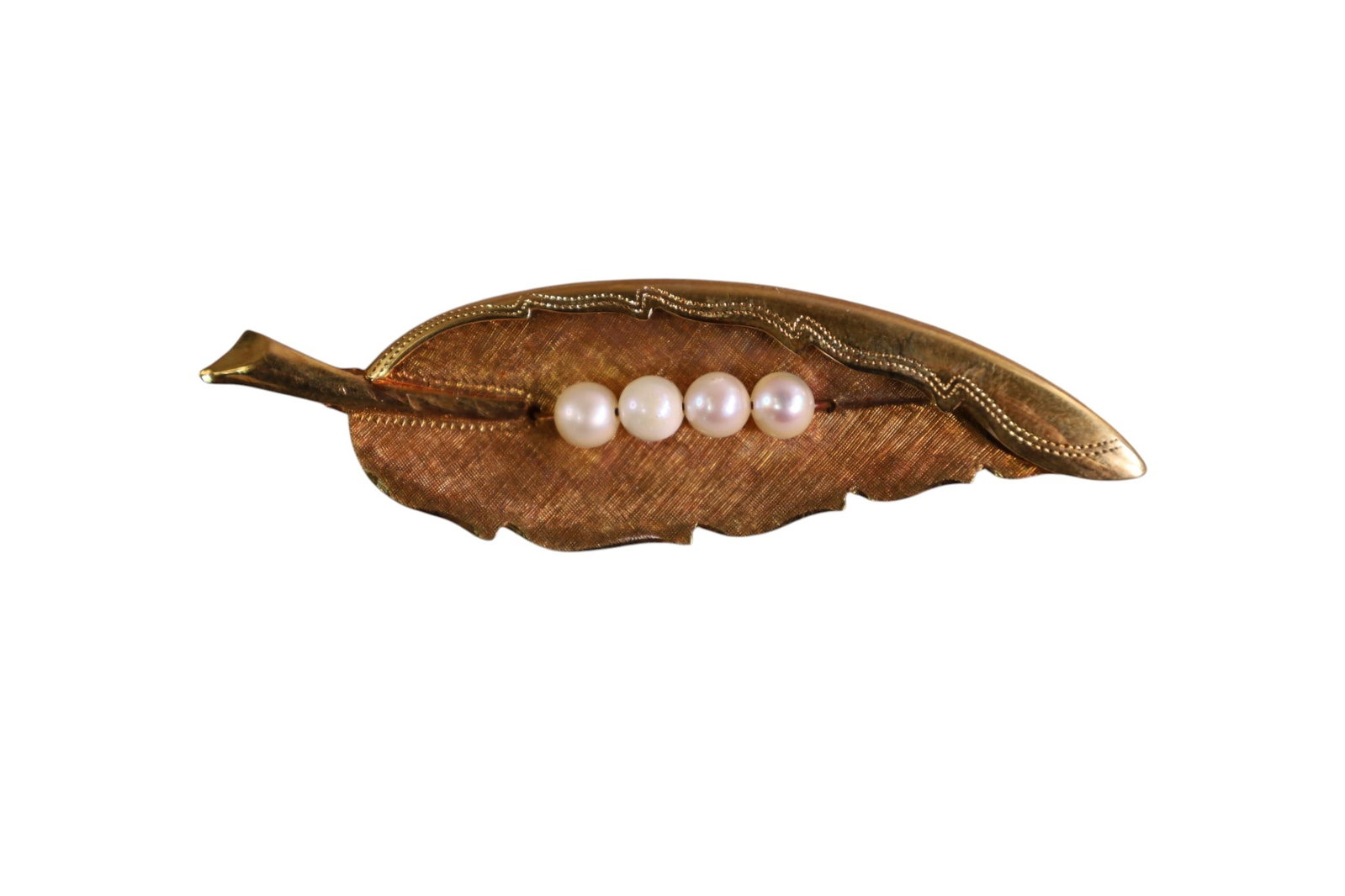 14K GOLD LEAF PIN: 14K GOLD LEAF FORM PIN WITH PEARLS. APPROX 4 GRAMS.