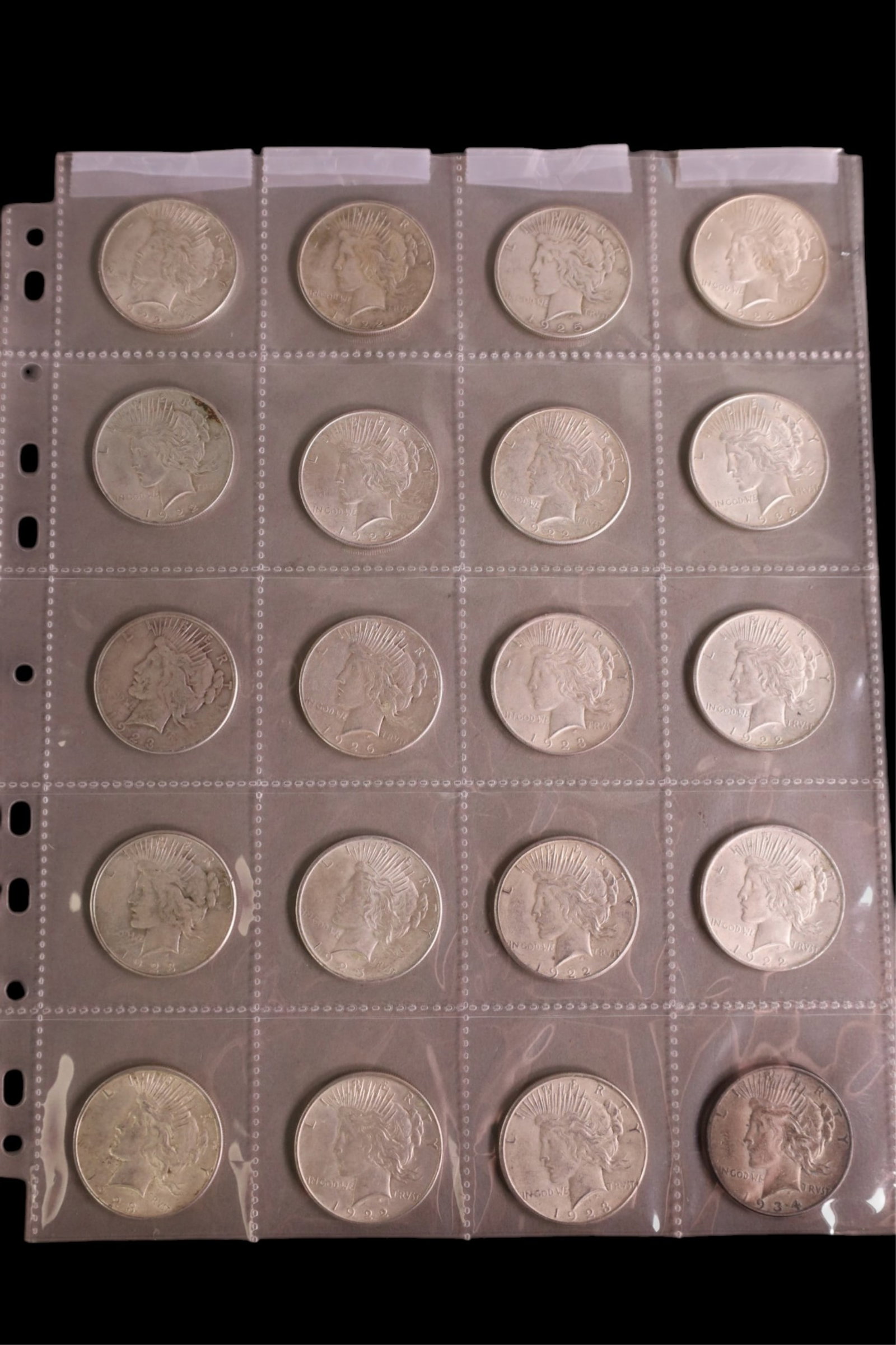 GROUPING OF 20 SILVER DOLLARS: GROUPING OF 20 SILVER DOLLARS, US PEACE DOLLARS. VARIOUS DATES.