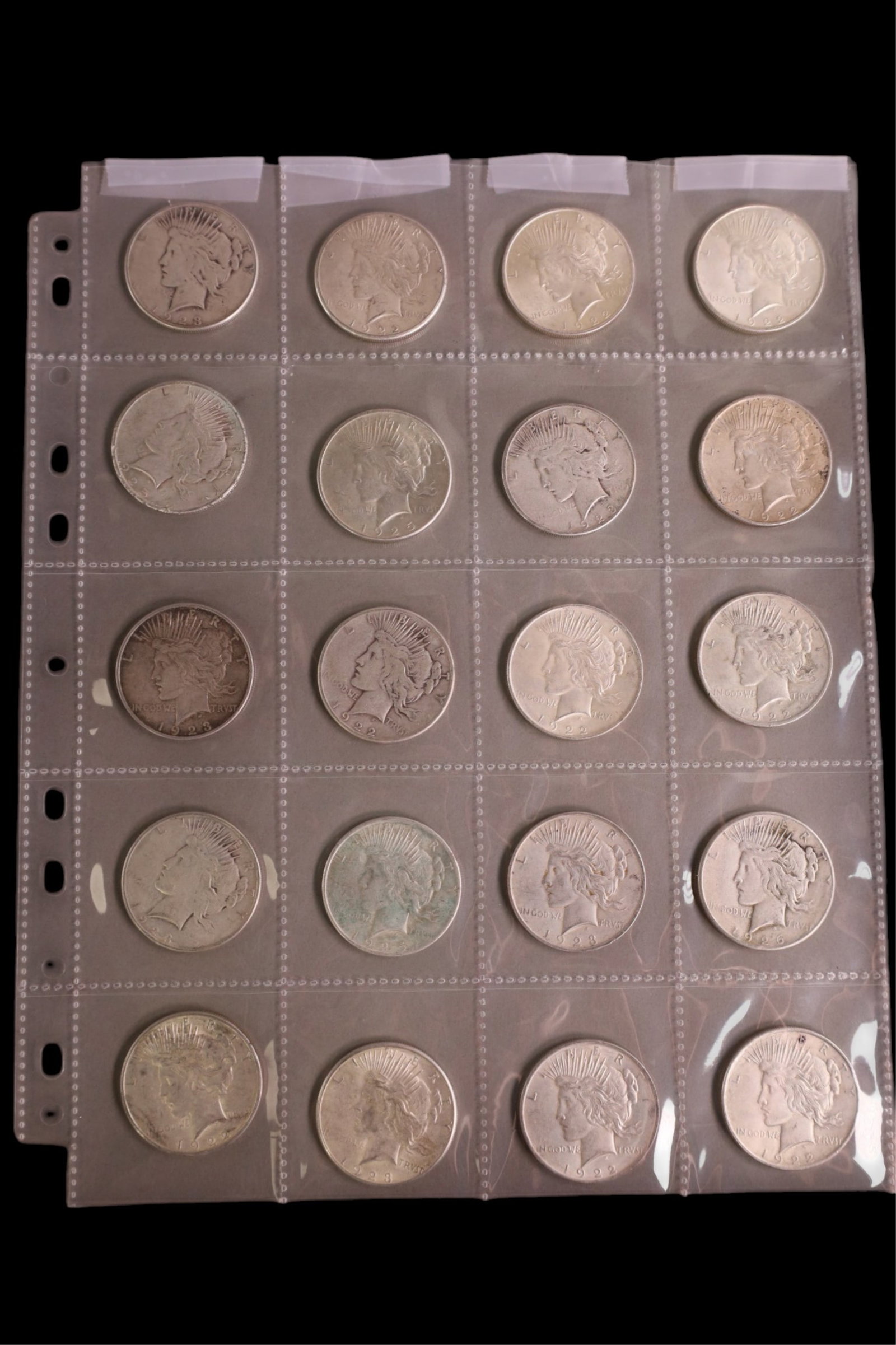 GROUPING OF 20 SILVER DOLLARS: GROUPING OF 20 SILVER DOLLARS, US PEACE DOLLARS, VARIOUS DATES.
