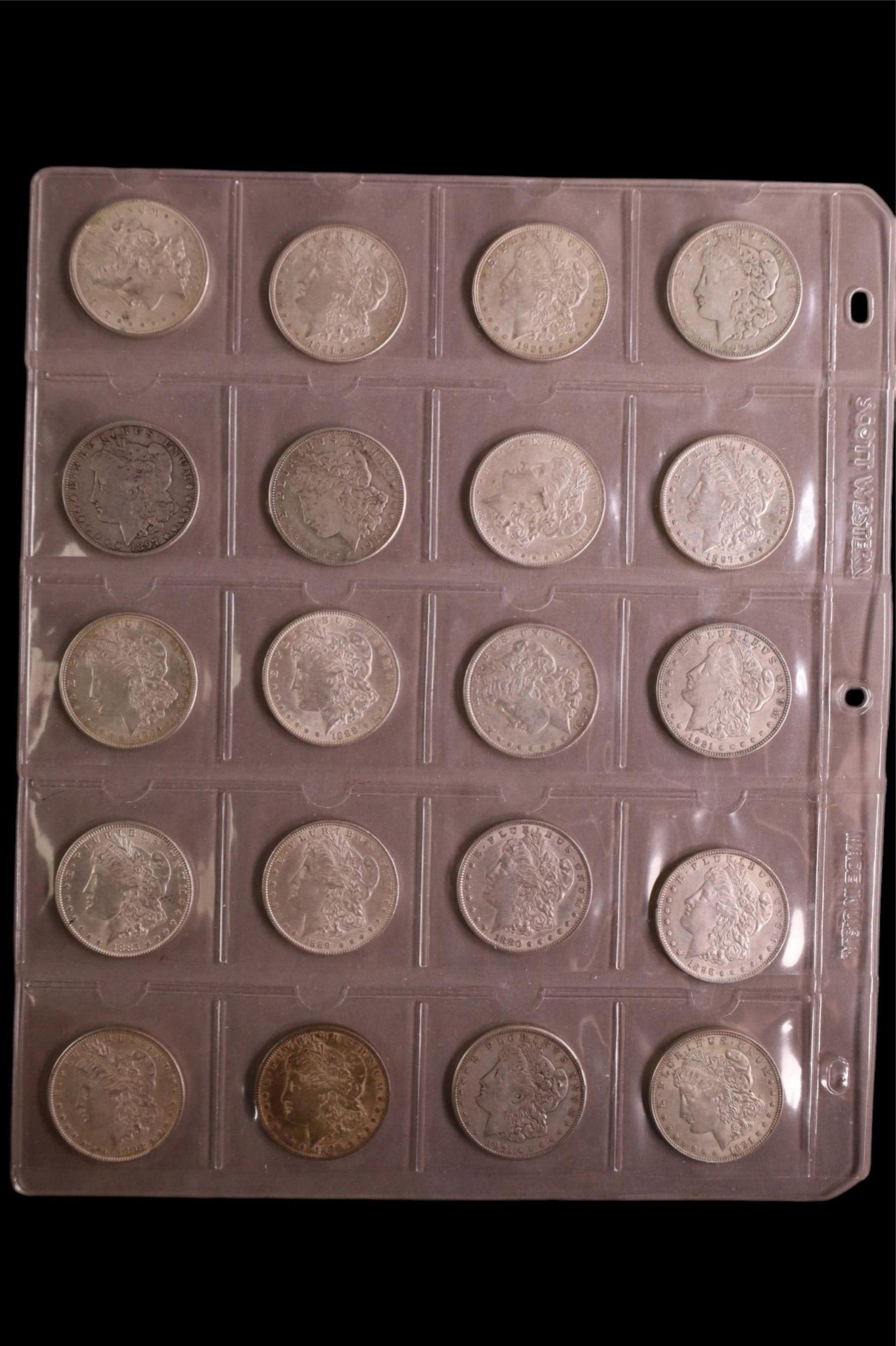 GROUPING OF 20 SILVER DOLLARS: GROUPING OF 20 SILVER DOLLARS MORGAN DOLLARS, VARIOUS DATES,