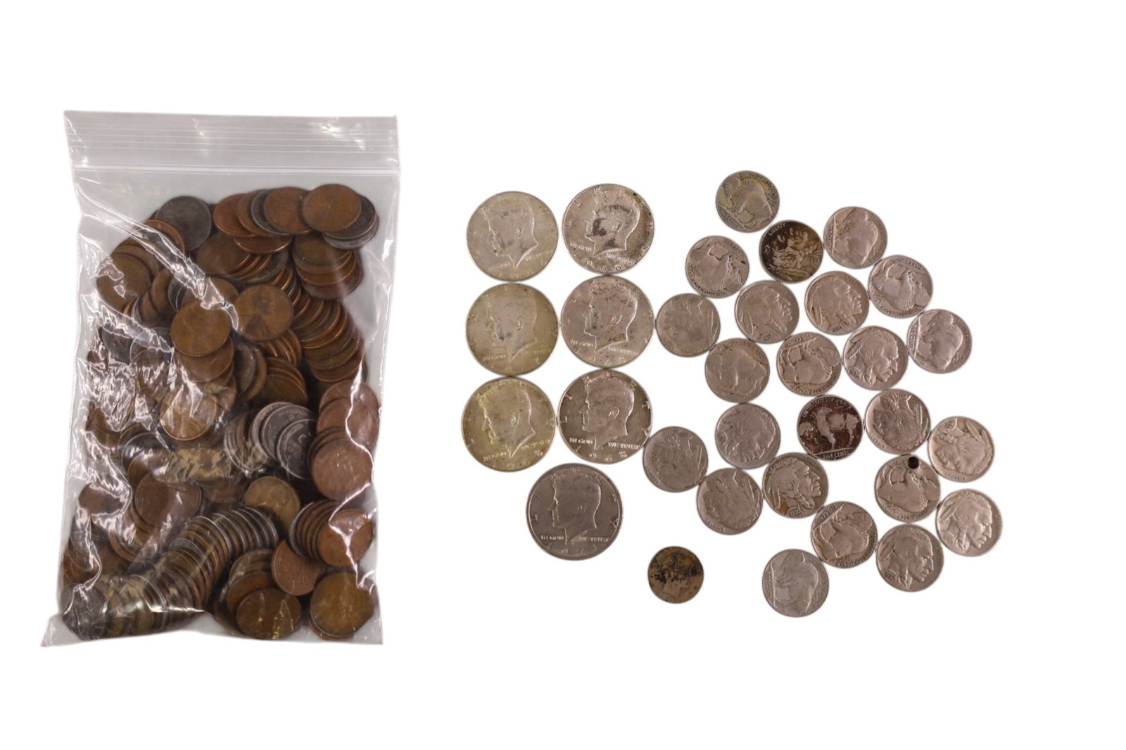 GROUPING OF MIXED U.S. COINS: WHEAT PENNIES, BUFFALO NICKELS, & 1965 TO 1971 KENNEDY HALF DOLLARS