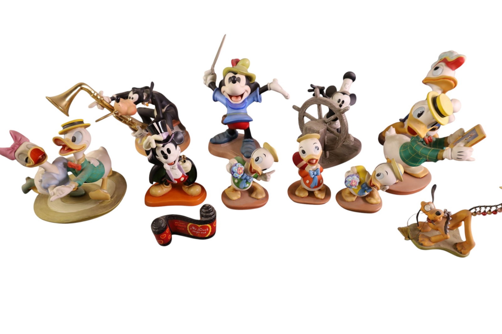 13 DISNEY FIGURES: WALT DISENY CLASSICS COLLECTION, CINDERELLA AND BAMBI.