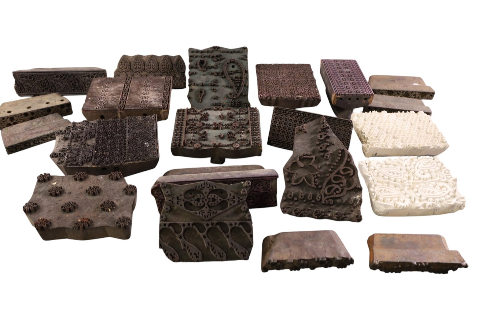 COLLECTION OF WALLPAPER STAMPS: 21 ANTIQUE WALL PAPER STAMPS. 6" - 9" W.