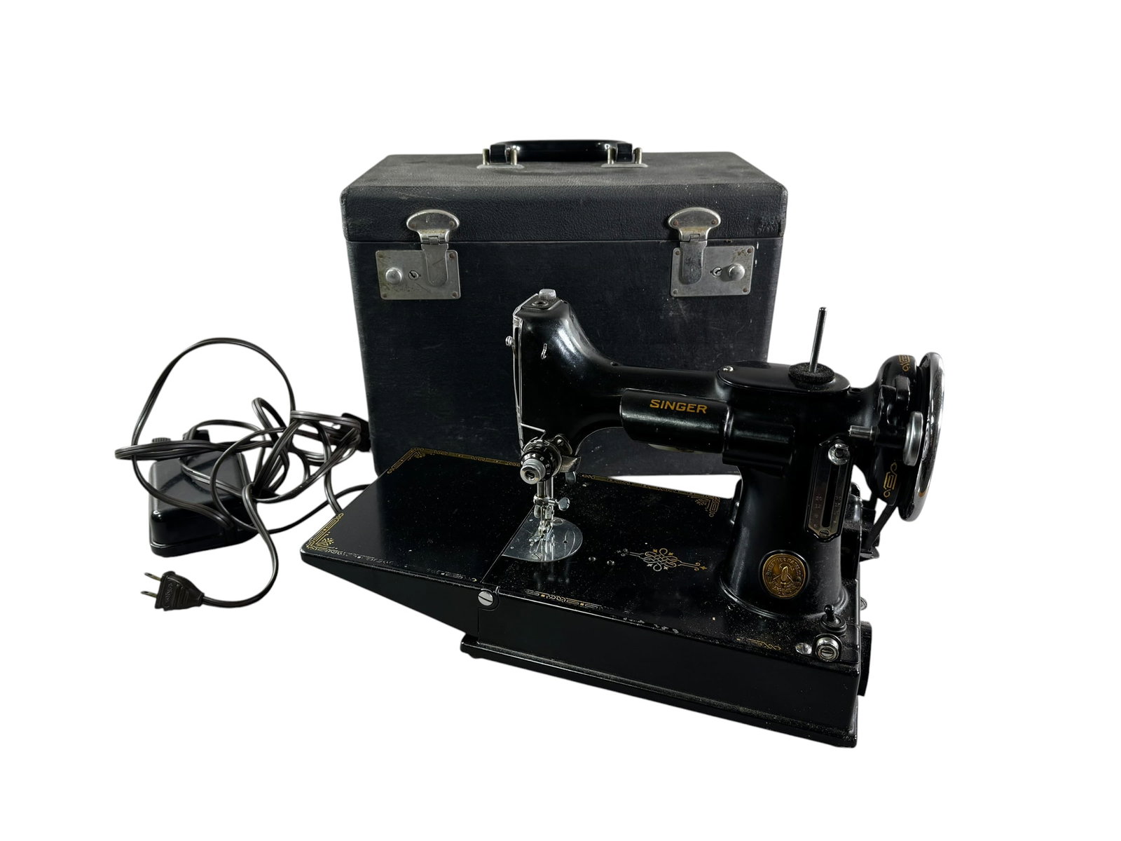 SINGER SEWING MACHINE (1 of 1)