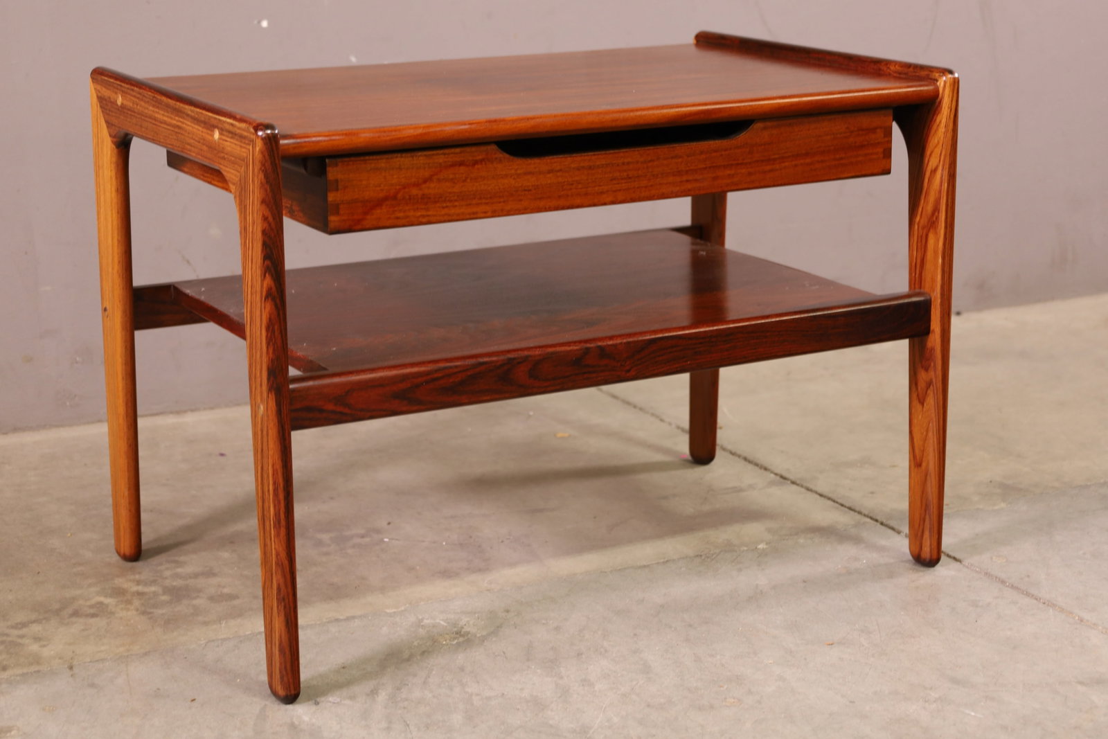 MID CENTURY MODERN SIDE TABLE (1 of 3)