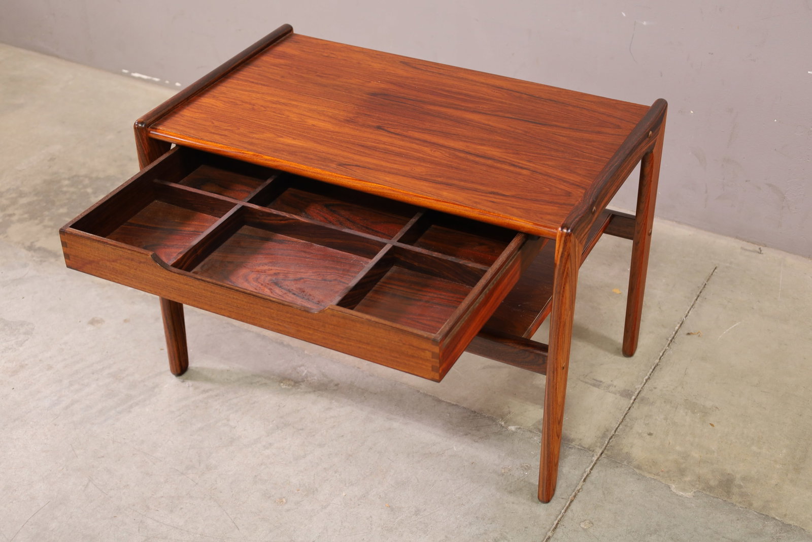 MID CENTURY MODERN SIDE TABLE - 3