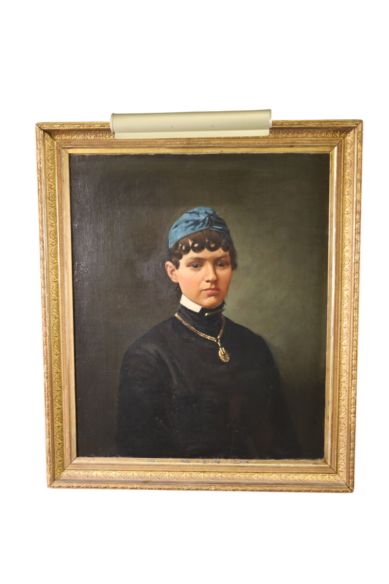 19TH CENTURY PORTRAIT PAINTING: 19TH CENTURY PORTRAIT OIL ON CANVAS, IN GILT FRAME, RELINED. OLD REPAIR. 25" x 30 1/2" IMAGE SIZE / 30 1/2" x 36" IN FRAME.