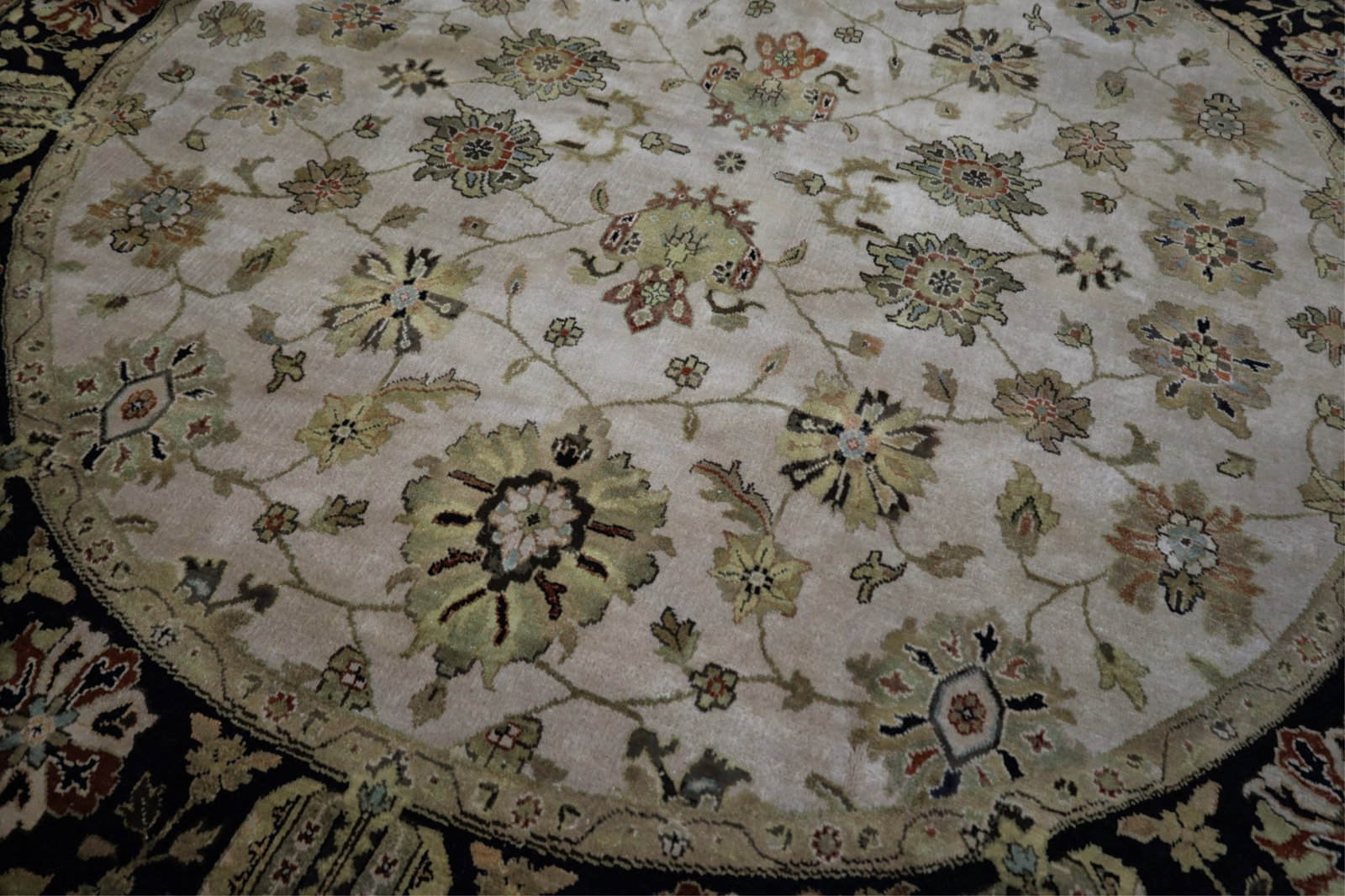 APPROX 10' ROUND WOOL RUG - 2