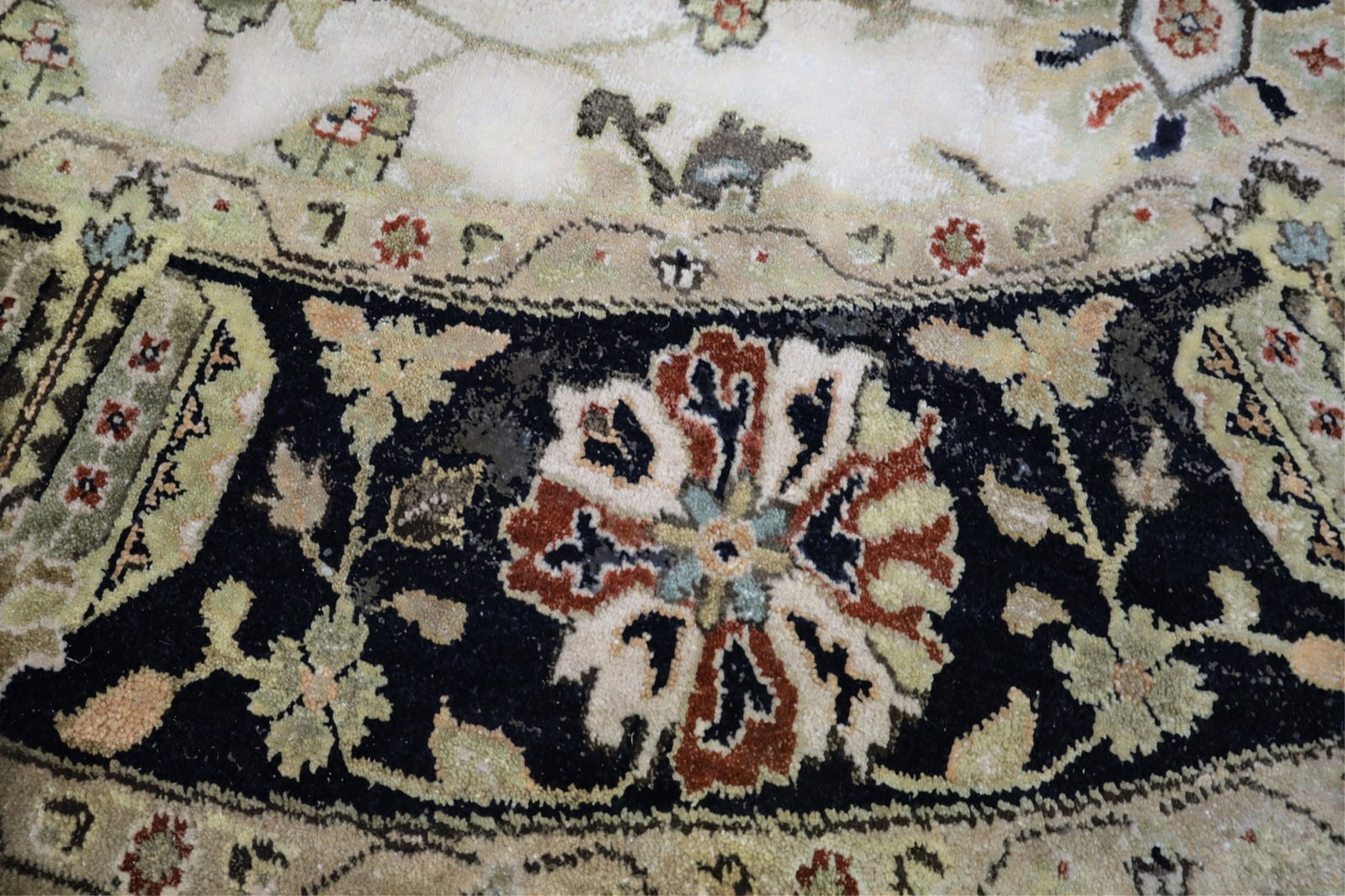 APPROX 10' ROUND WOOL RUG - 3