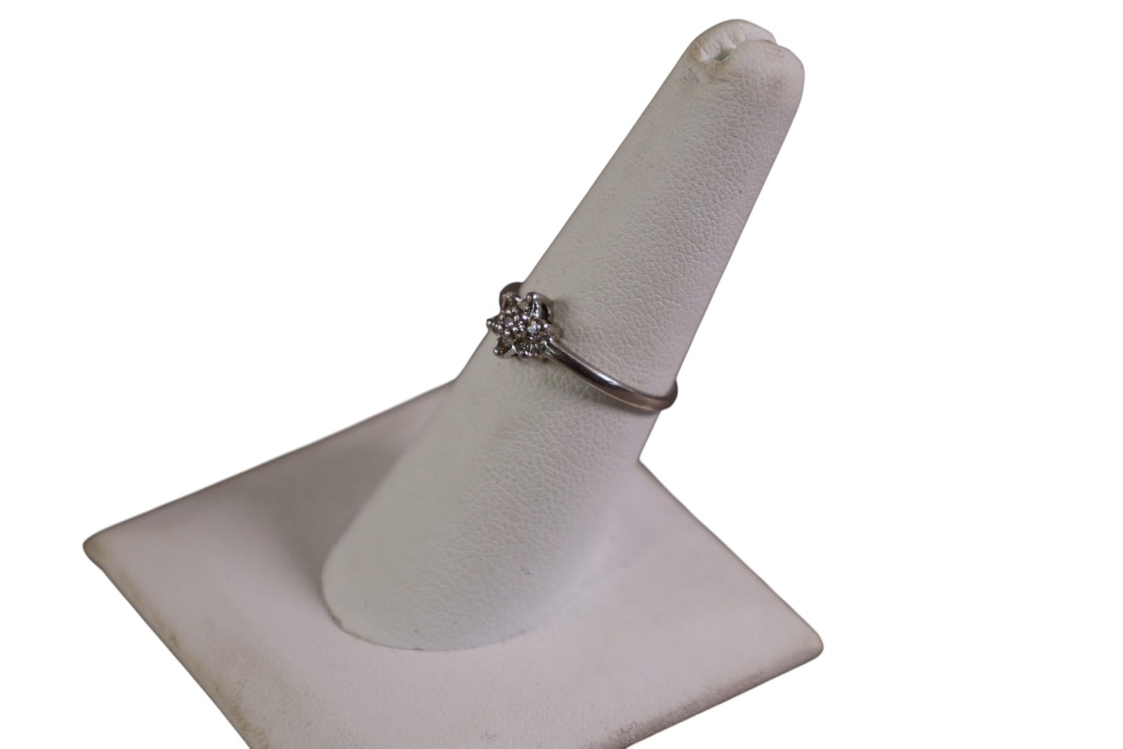 PLATINUM & DIAMOND RING - 2