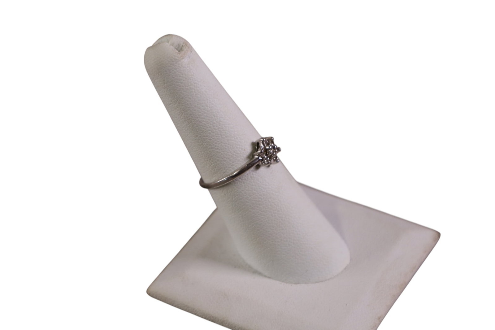 PLATINUM & DIAMOND RING - 3