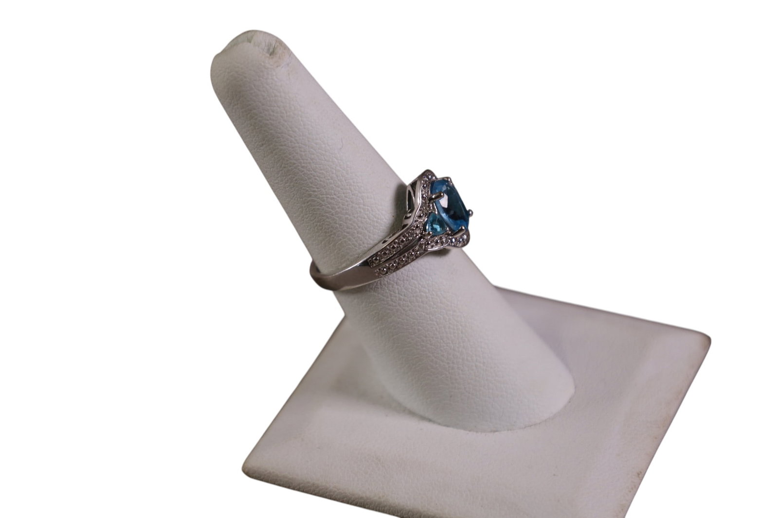 10K AQUAMARINE RING - 2