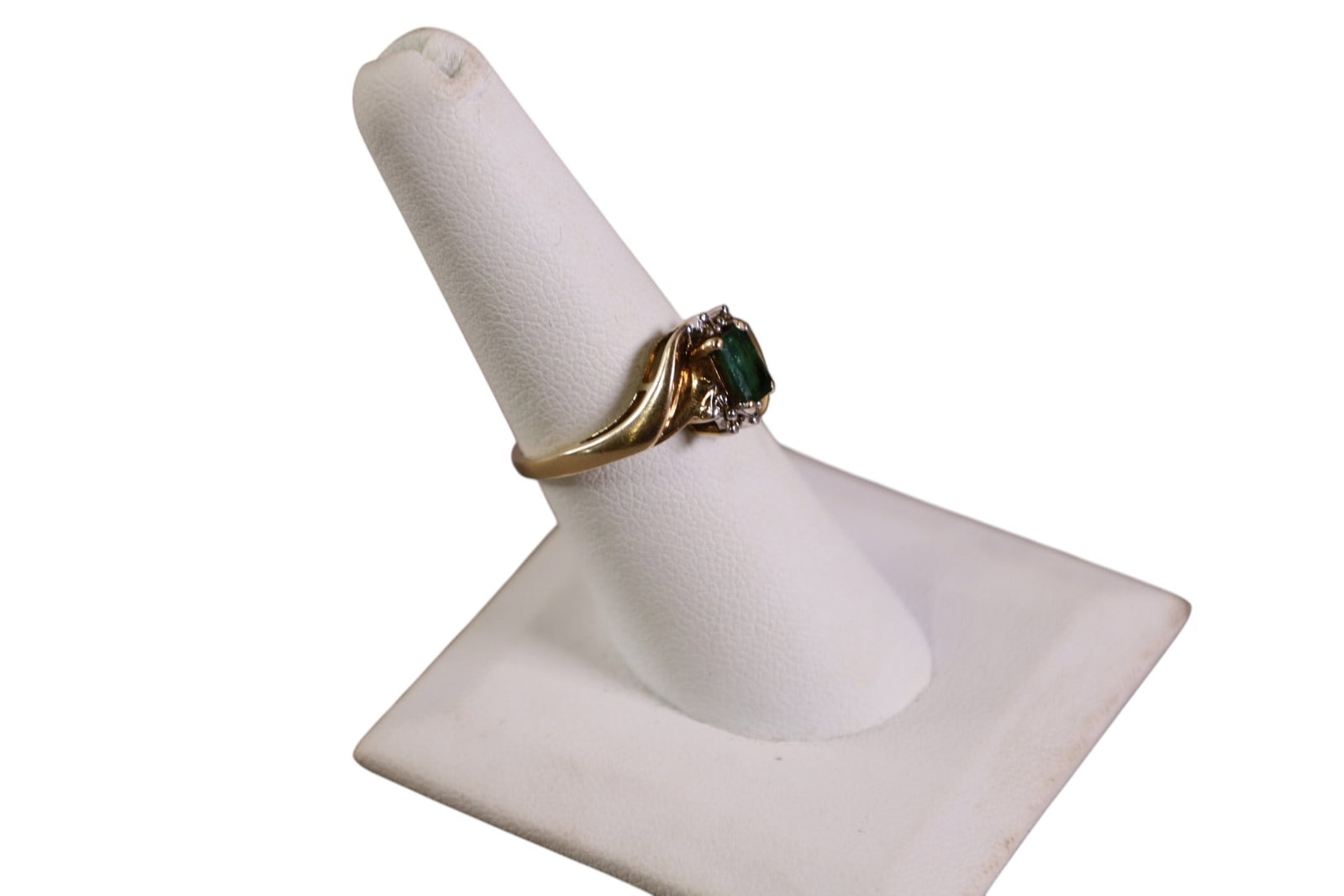 10K GOLD, EMERALD & DIAMOND RING - 2