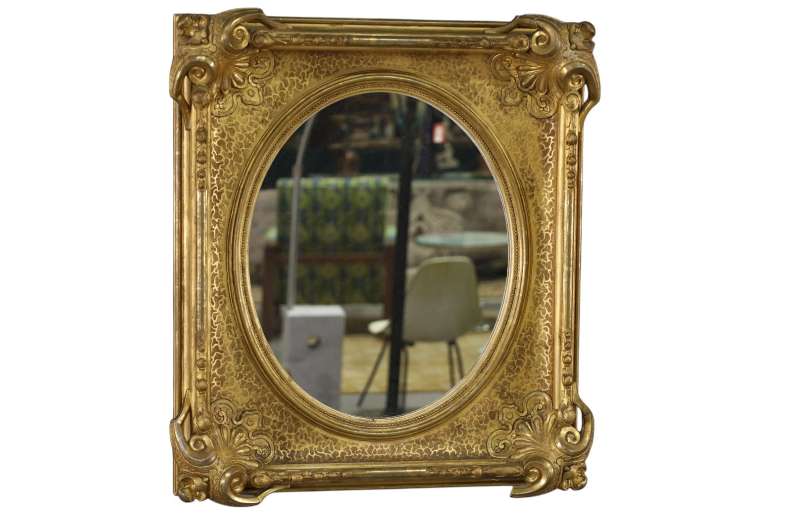 GOLD GILT WALL MIRROR: VICTORIAN GOLD GILT OVAL WALL MIRROR, CHIPS TO FRAME. 20" x 23" THIS ITEM EXCEEDS SIZE LIMITATIONS FOR IN HOUSE SHIPPING, MUST BE SHIPPED VIA 3rd PARTY GROUND SHIPPER OR PICKED UP IN HOUSE.