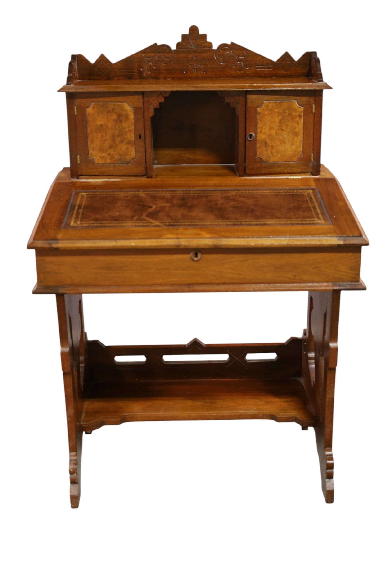 VICTORIAN DESK: EASTLAKE VICTORIAN DESK, DAVENPORT STYLE. NO KEY. 29" W x 21" D x 46" H. THIS ITEM EXCEEDS SIZE LIMITATIONS FOR IN HOUSE SHIPPING, MUST BE SHIPPED VIA 3rd PARTY GROUND SHIPPER OR PICKED UP IN HOUSE.