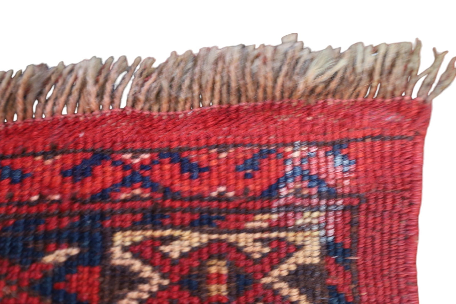 APPROX 1' 7" x 4' 4" RUNNER RUG - 4