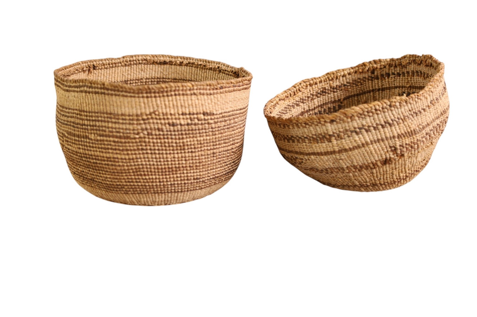 2 KLAMATH MODOC BASKETS: 2 HANDMADE KLAMATH MODOC BASKETS. 6" W & 5 1/2" W.