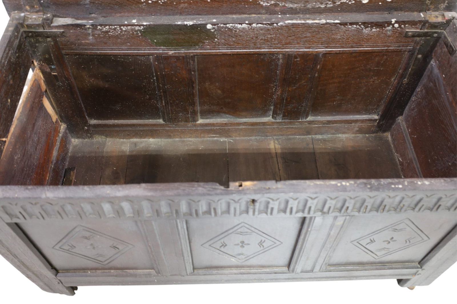 LARGE ANTIQUE TRUNK - 3