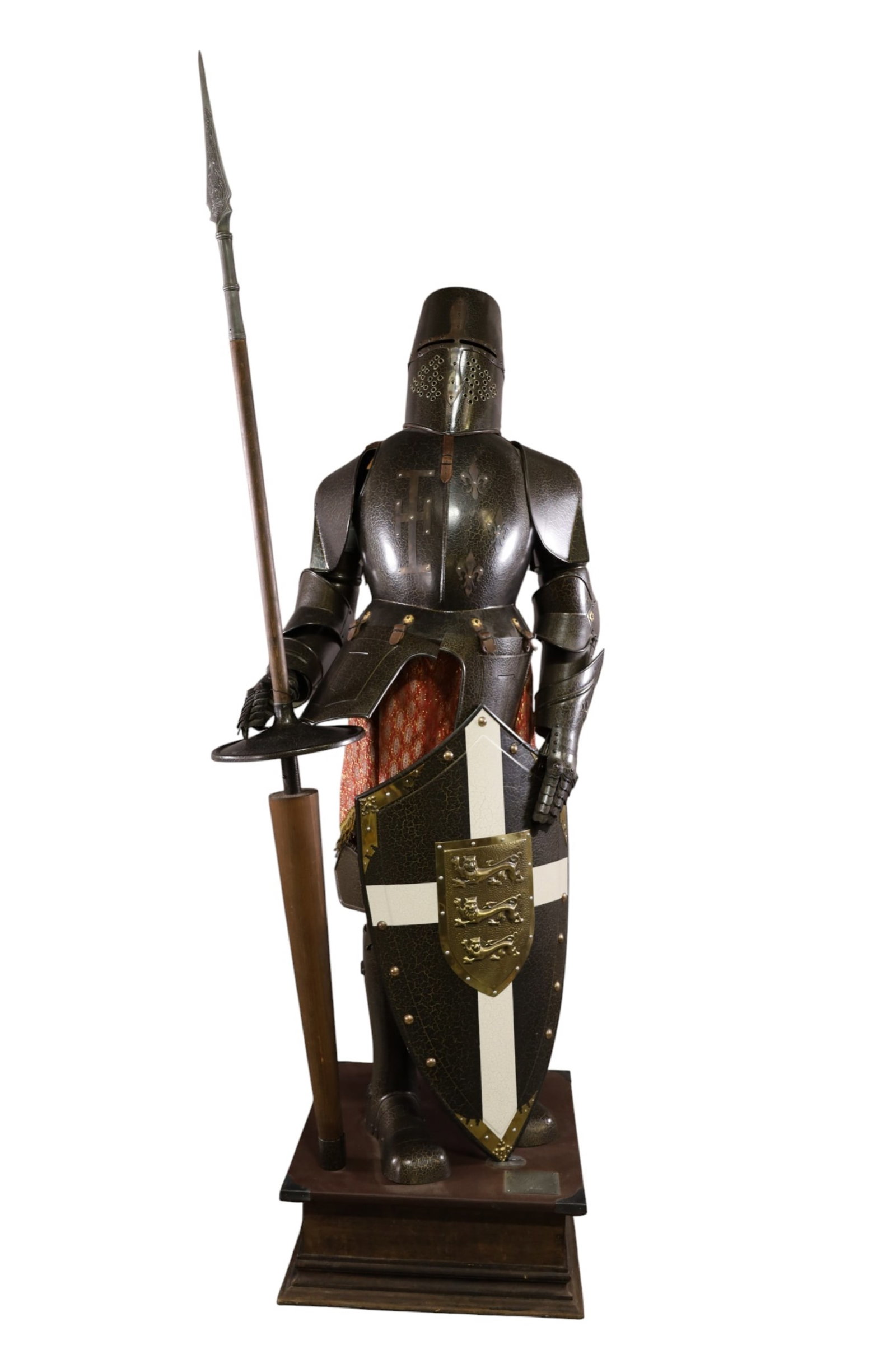 LIFESIZE DECORATIVE KNIGHT FIGURE: SPANISH MADE MARTO KNIGHT FIGURE ON STAND, 22" W x 22" BASE & 76" H. FIGURE. THIS ITEM EXCEEDS SIZE AND WEIGHT LIMITATIONS FOR IN HOUSE SHIPPING, MUST BE PICKED UP IN HOUSE OR SHIPPED VIA 3rd PARTY