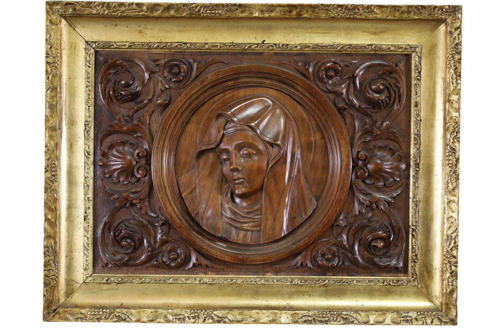 ANTIQUE MADONNA WOODEN CARVING IN RELIEF: FRAMED WOODEN CARVING IN RELIEF, IN GILT FRAME. 28" x 22" IN FRAME
