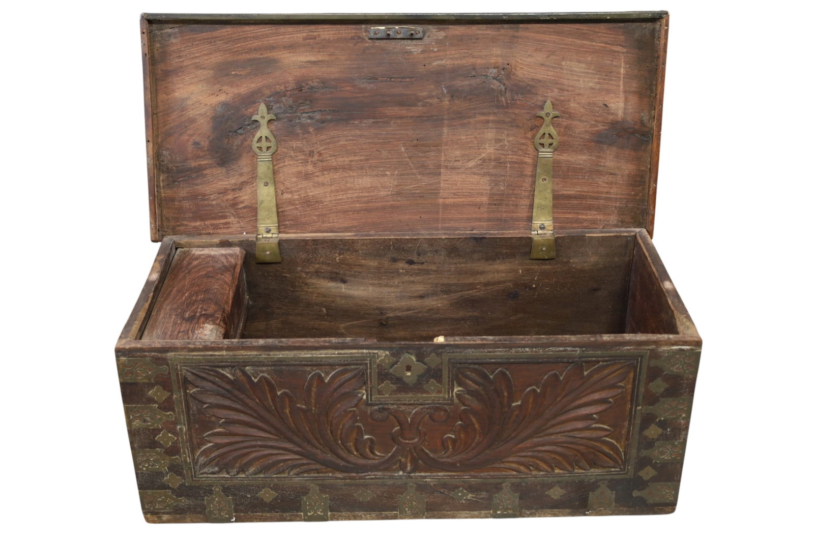 SMALL ANTIQUE TRUNK - 4
