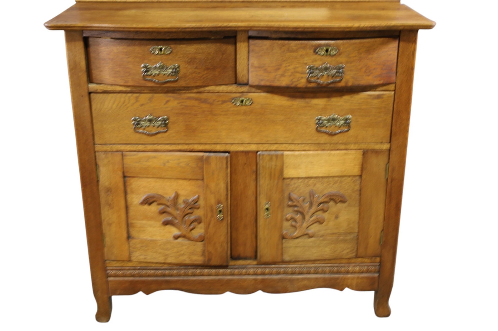 SMALL OAK SIDEBOARD - 2