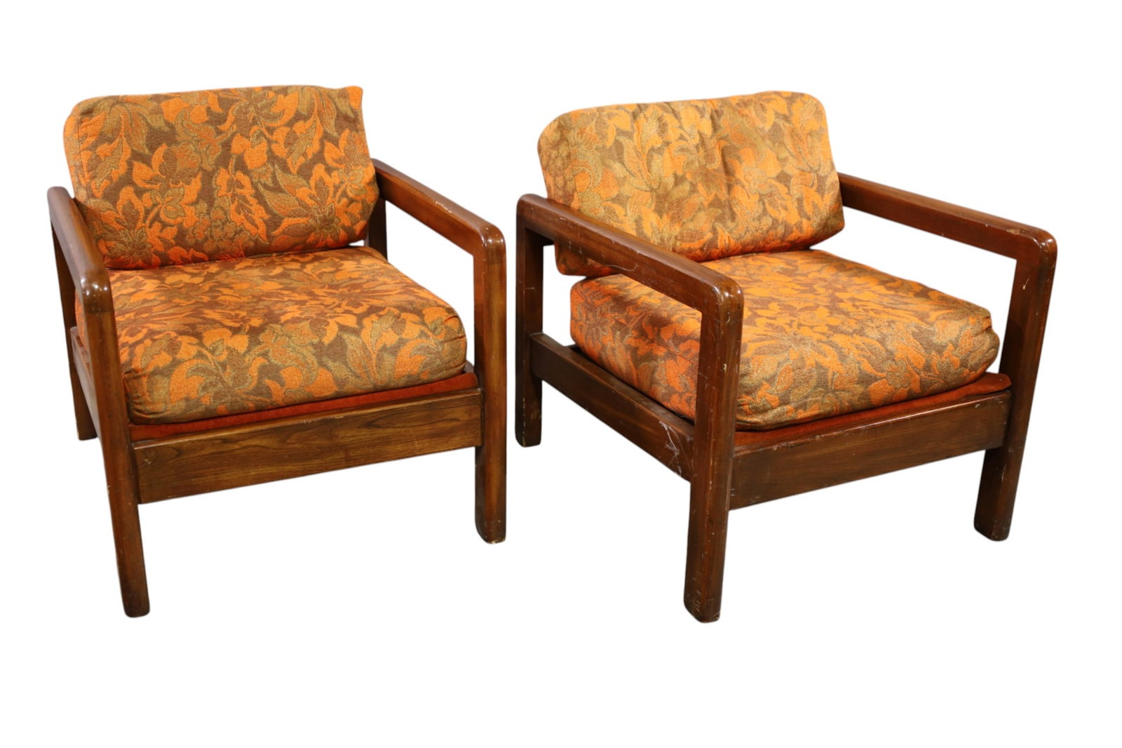 PAIR OF MCM LOUNGE CHAIRS: PAIR OF SLAT BACK MID CENTURY MODERN LOUNGE CHAIRS, WEAR TO FINISH ON FRAMES. SCRATCHES. 25" W x 29" D x 26" H. THIS ITEM EXCEEDS SIZE, WEIGHT, AND OR FRAGILITY LIMITATIONS FOR IN HOUSE SHIPPING,