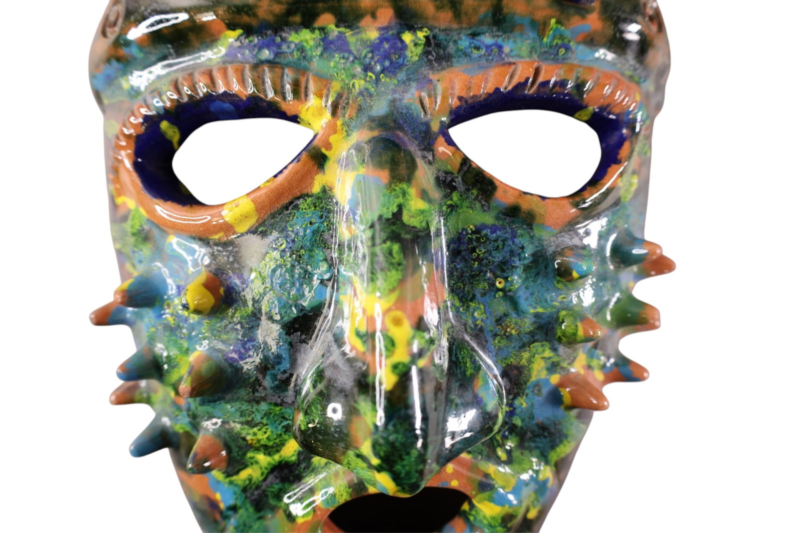 BRUTALIST WALL MASK - 3