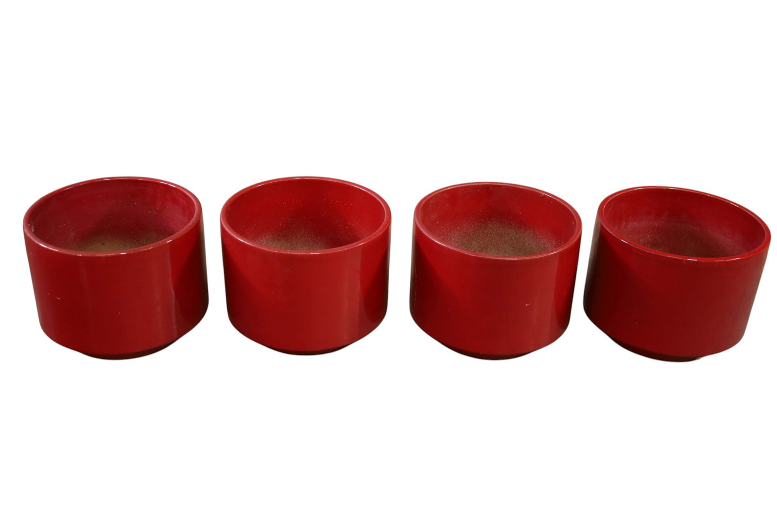 4 GAINEY PLANTERS: 4 GAINEY CERAMICS PLANTERS, ONE HAS LARGE CRACK. 13 1/2" DIAM x 10 1/2" H. THIS ITEM EXCEEDS SIZE, WEIGHT, AND OR FRAGILITY LIMITATIONS FOR IN HOUSE SHIPPING, MUST BE PICKED UP IN HOUSE OR SHIPPED