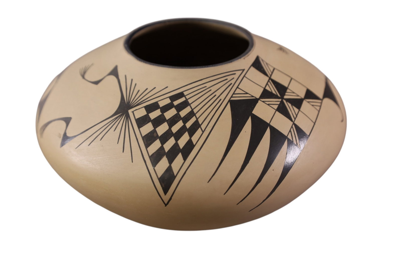 MATA ORTIZ POT: SIGNED HILARIO QUEZADA, 8 1/2" DIAM.