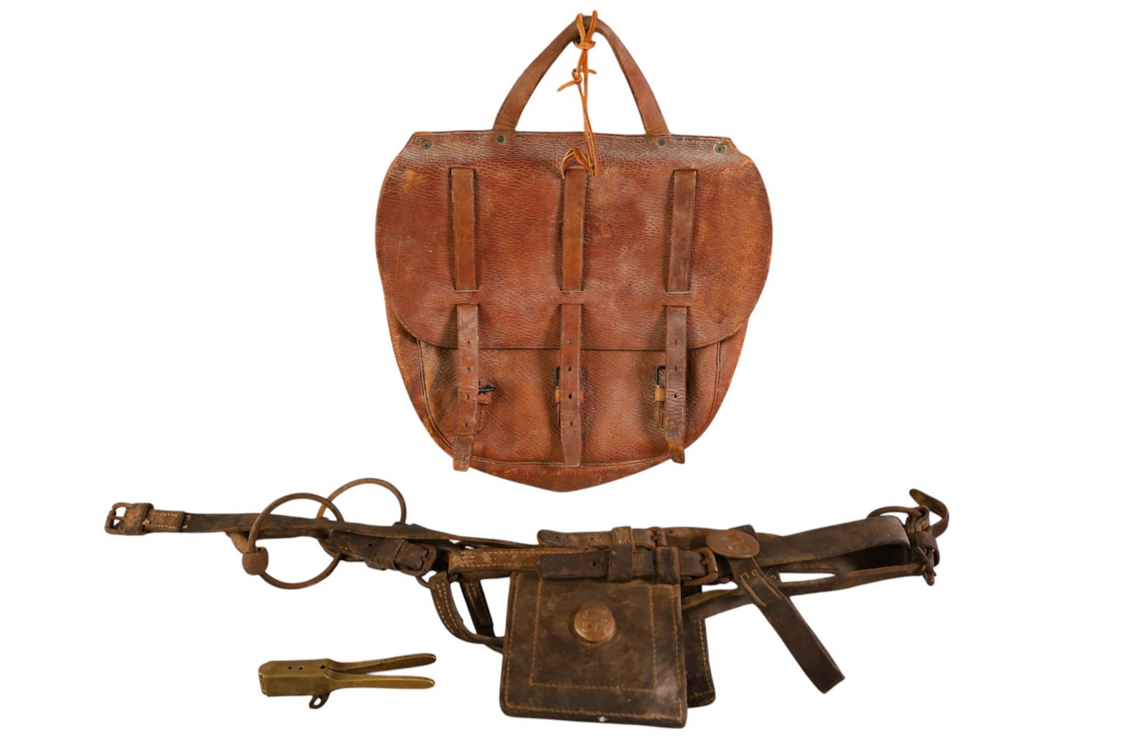 GROUPING OF US CAVALRY ITEMS: US ARMY CAVALRY SADDLE BAG, WINCHESTER BULLET CAST, CIVIL WAR HORSE BRIDLE.