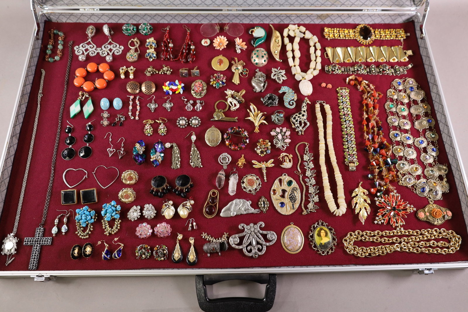 COLLECTION OF COSTUME JEWELRY: LARGE COLLECTION OF COSTUME JEWELRY, INCLUDING, EARRINGS, BRACELETS, NECKLACES, AND MORE. SHOWCASE NOT INCLUDED.