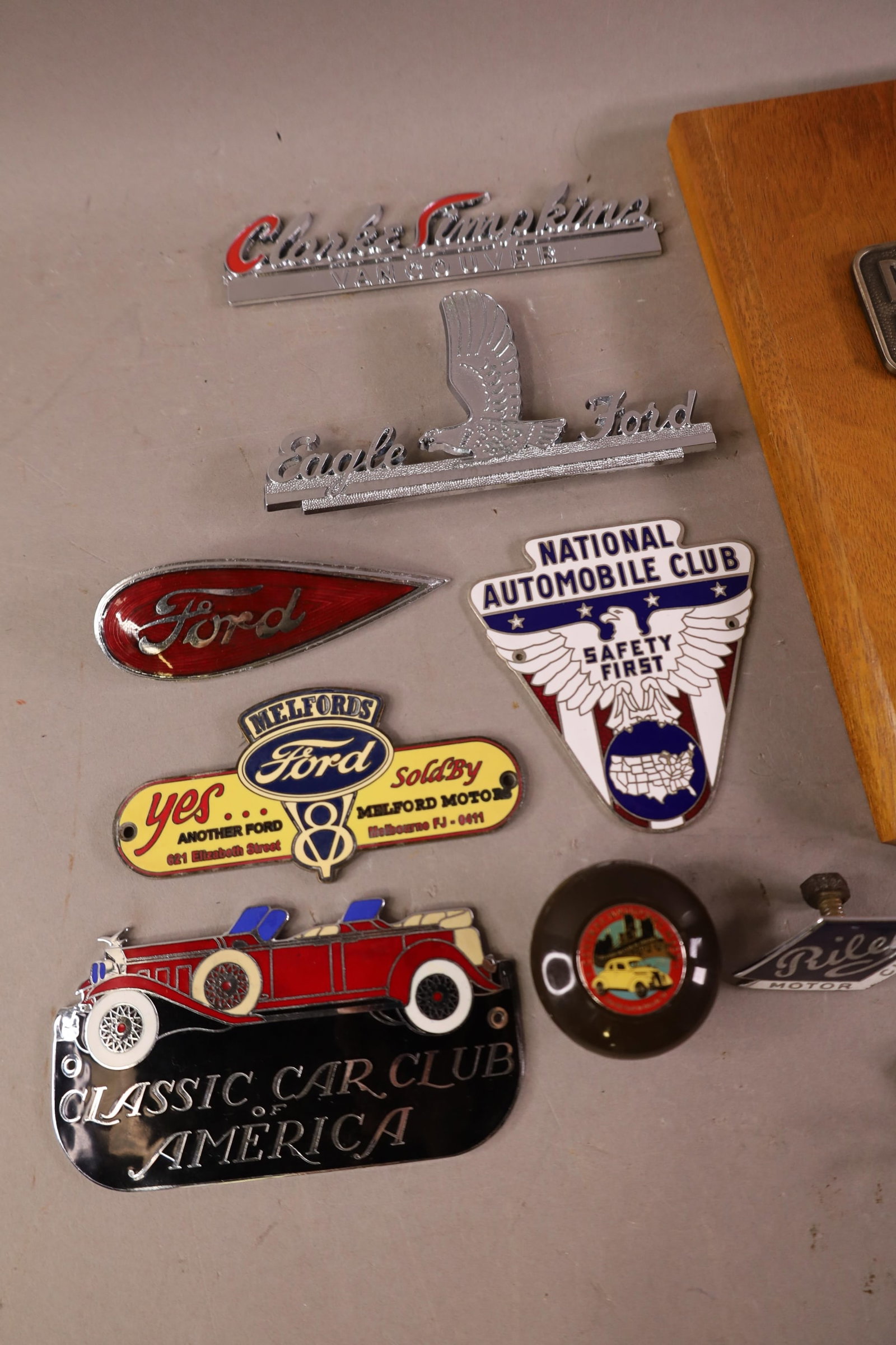 18 CAR BADGES & EMBLEMS - 3