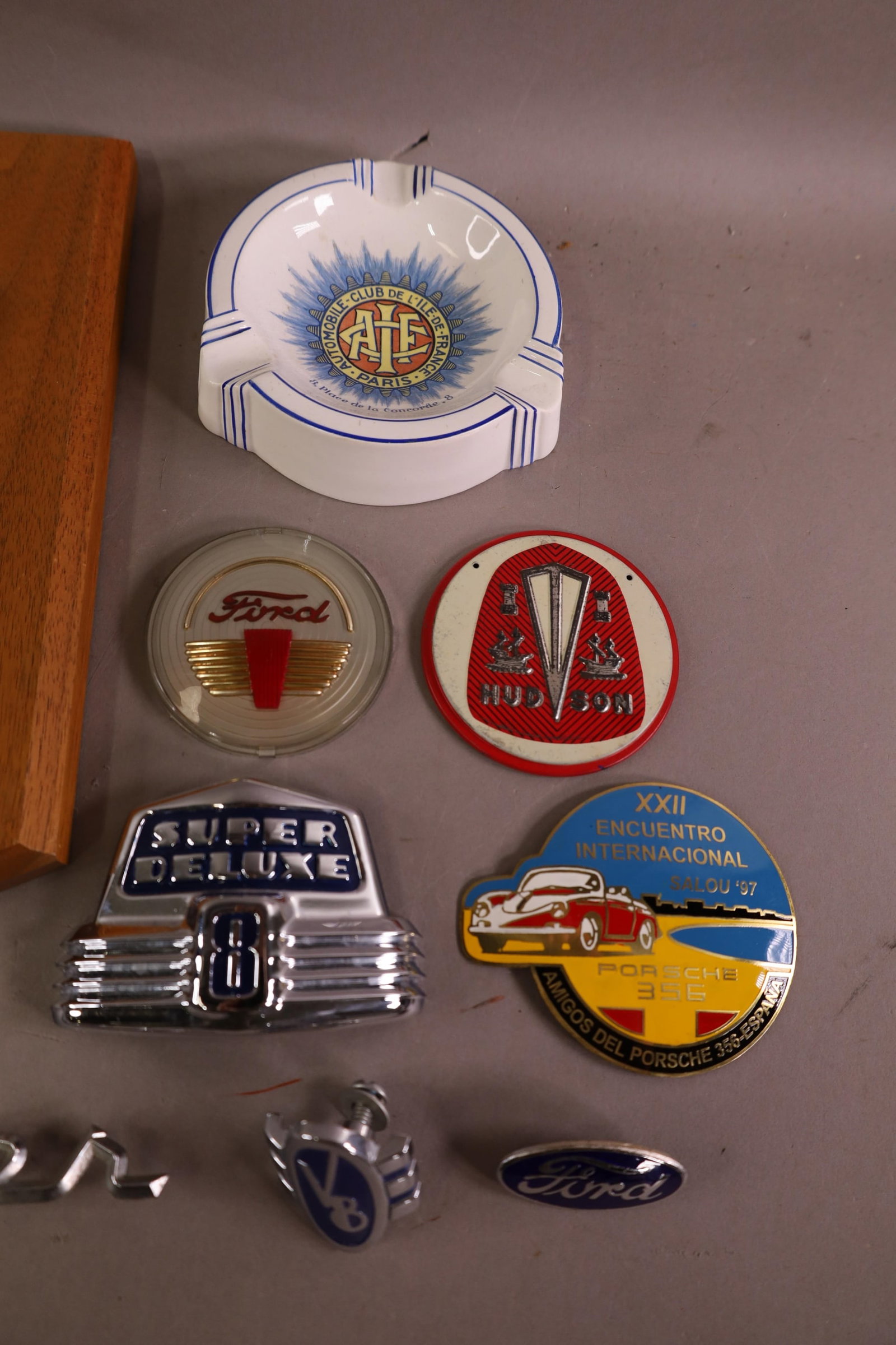 18 CAR BADGES & EMBLEMS - 4