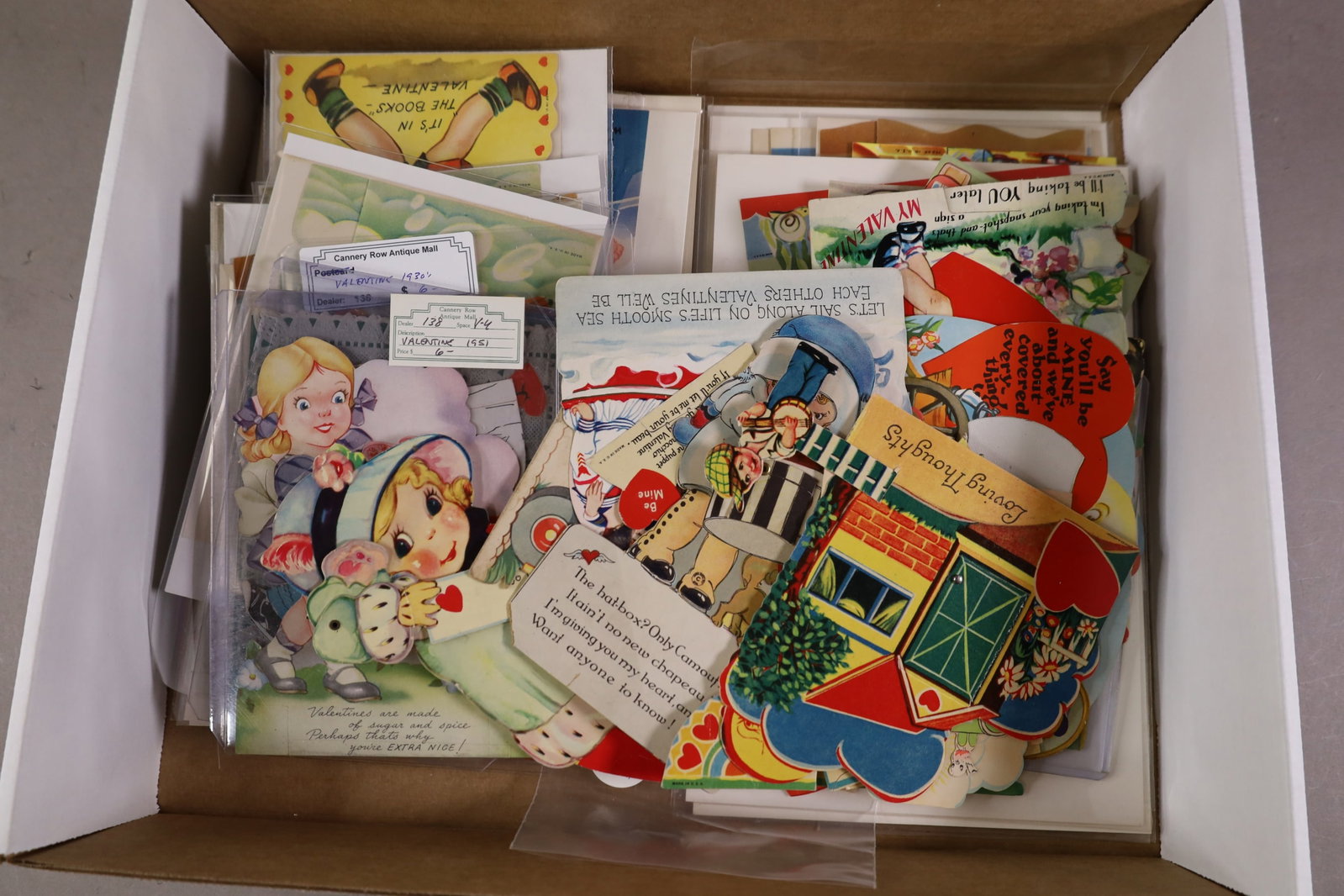 GROUPING OF VINTAGE VALENTINES CARDS (1 of 6)
