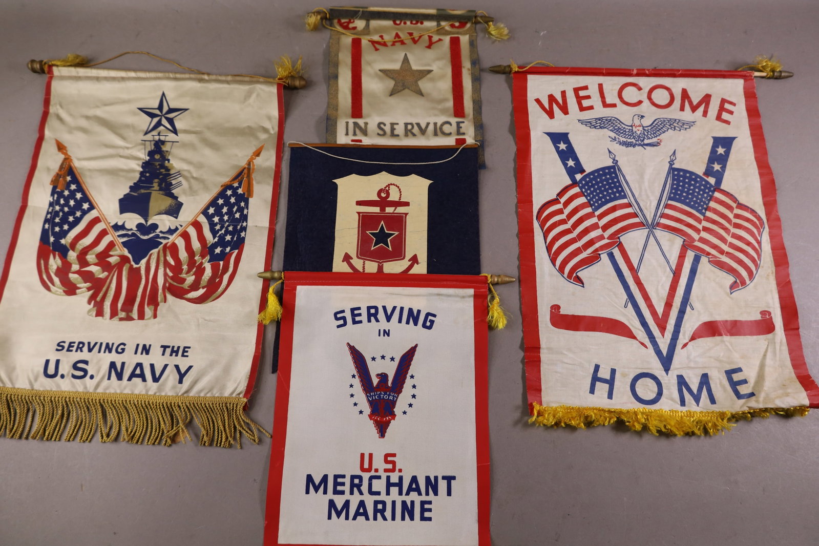 5 SERVICE BANNERS: 4 SILK & 1 FELT BANNERS. US NAVY, WELCOME HOME,