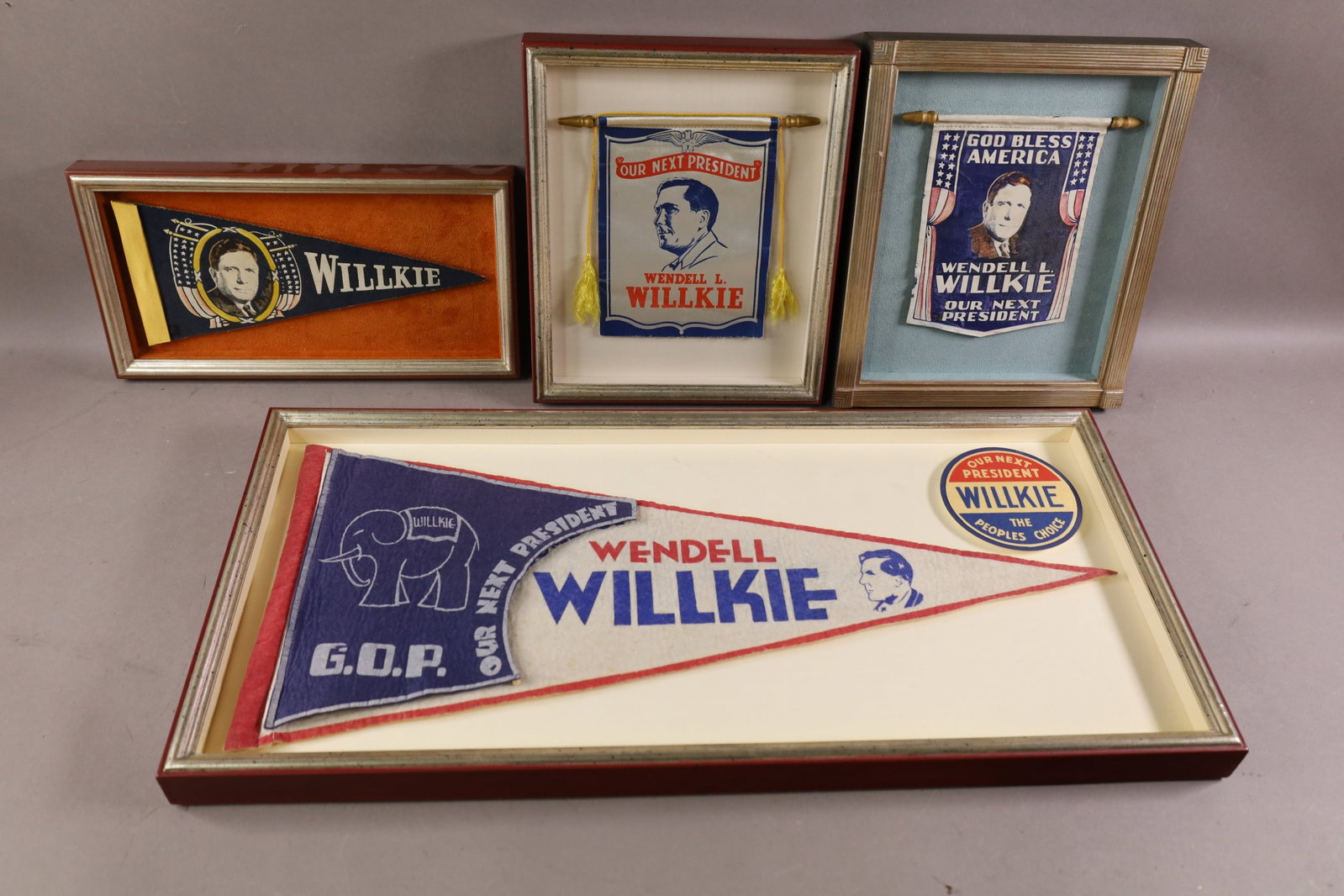 WILLKIE POLITICAL ITEMS: WINDOW BANNERS & FELT PENNANTS.