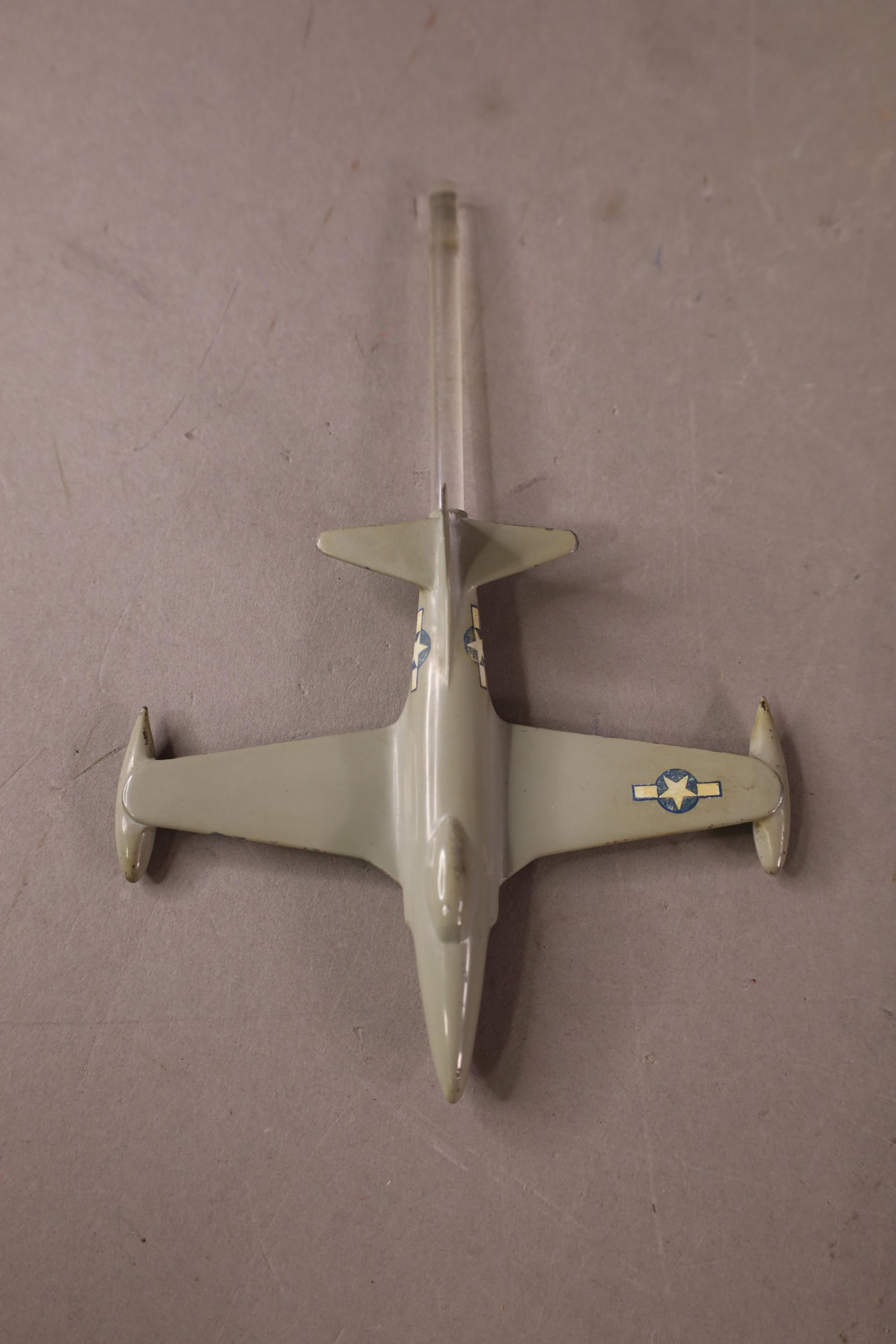 AIRPLANE MODEL PEN HOLDER - 3